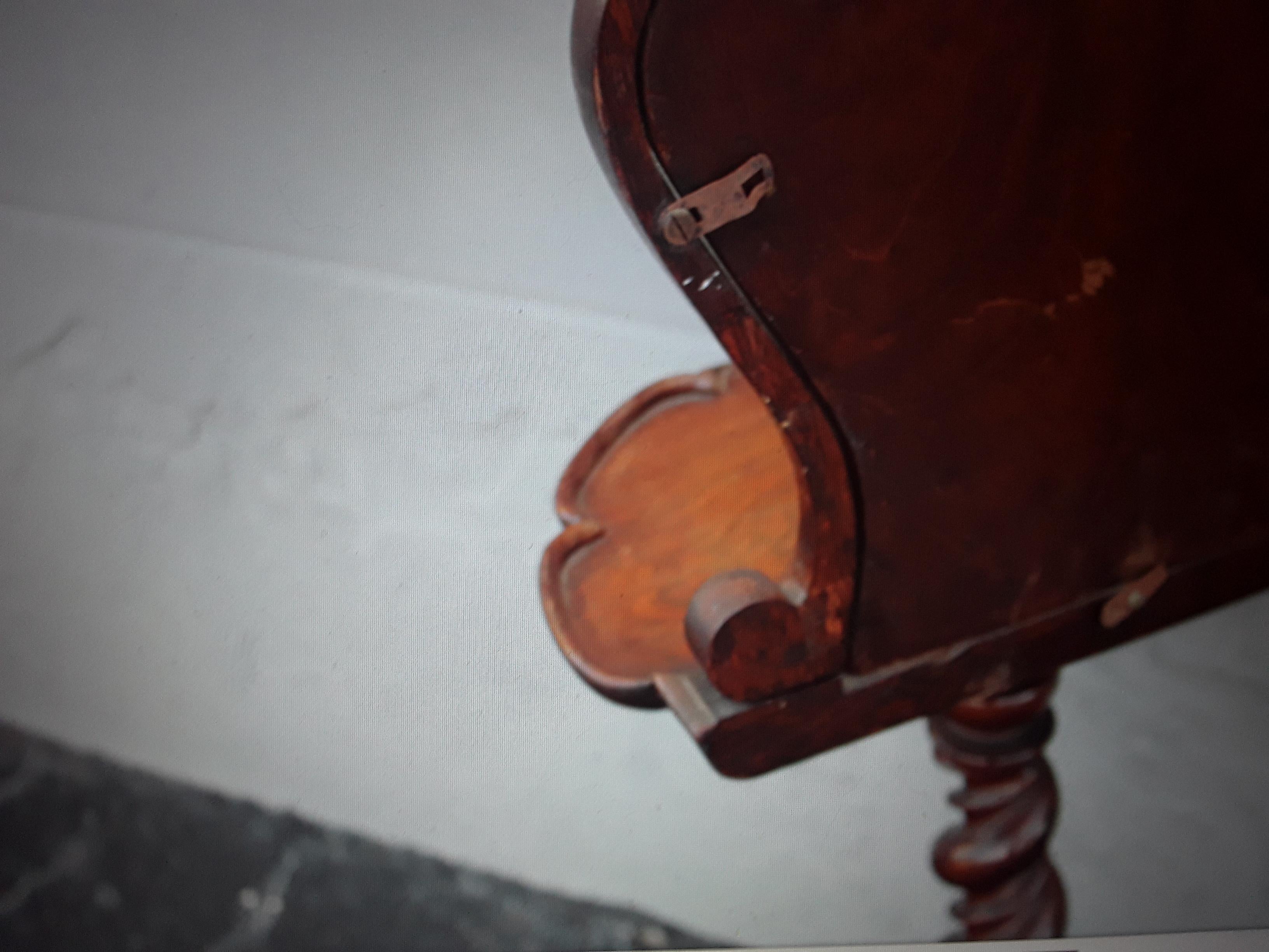 1920's Antique Turned Wood Chippendale style Floor Standing Vanity Mirror In Good Condition For Sale In Opa Locka, FL