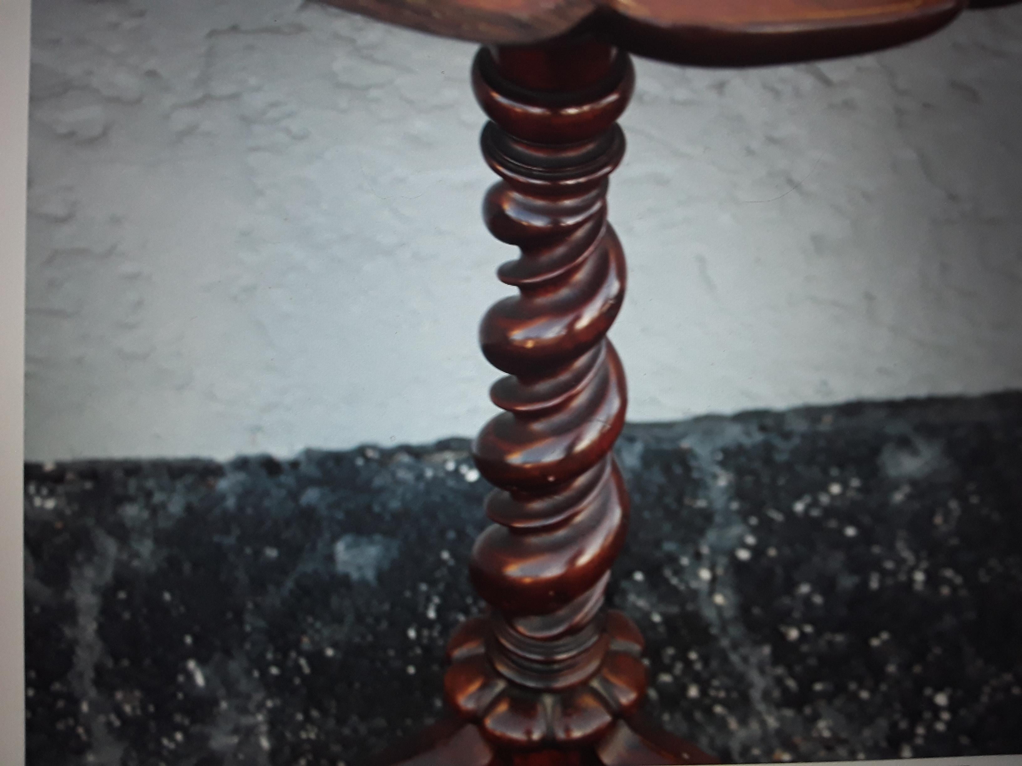 Inizio XX secolo Specchio da terra per vanità in stile Chippendale in legno tornito del 1920 in vendita
