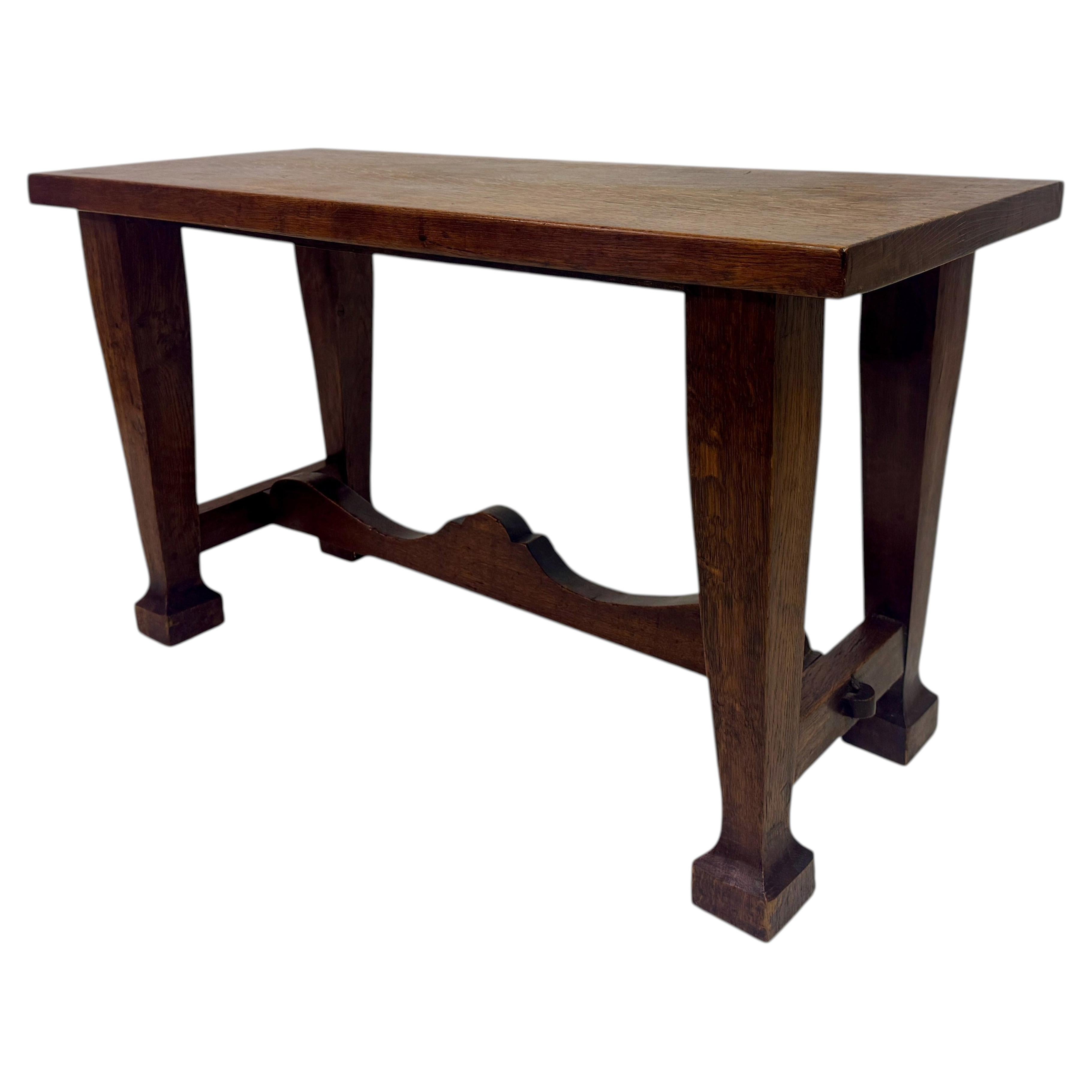 Table à café ou d'appoint en Oak des années 1920 Influence Art Nouveau