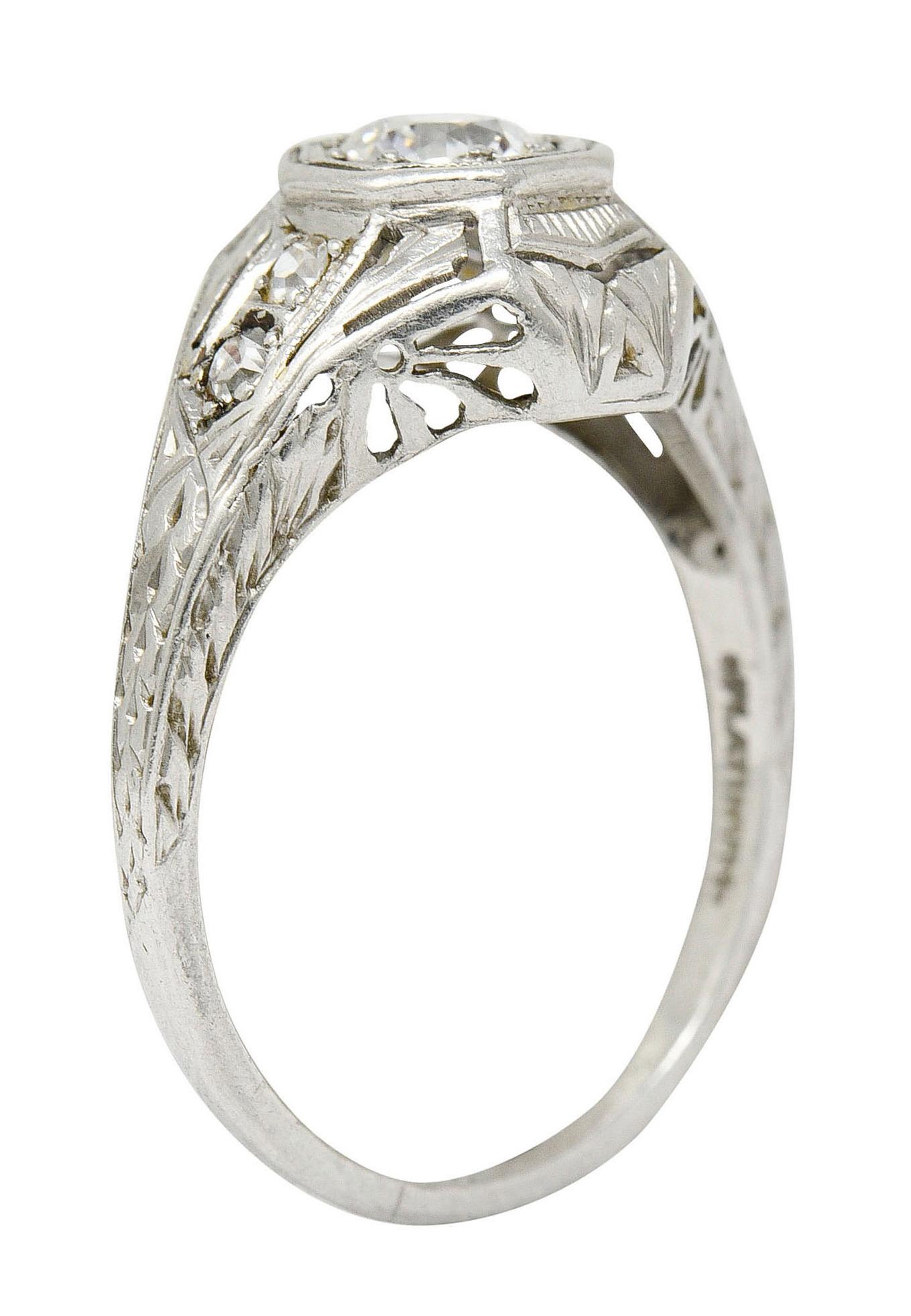 1920's Art Deco 0.40 Carats Diamond Platinum Octagonal Starburst Engagement Ring For Sale 2