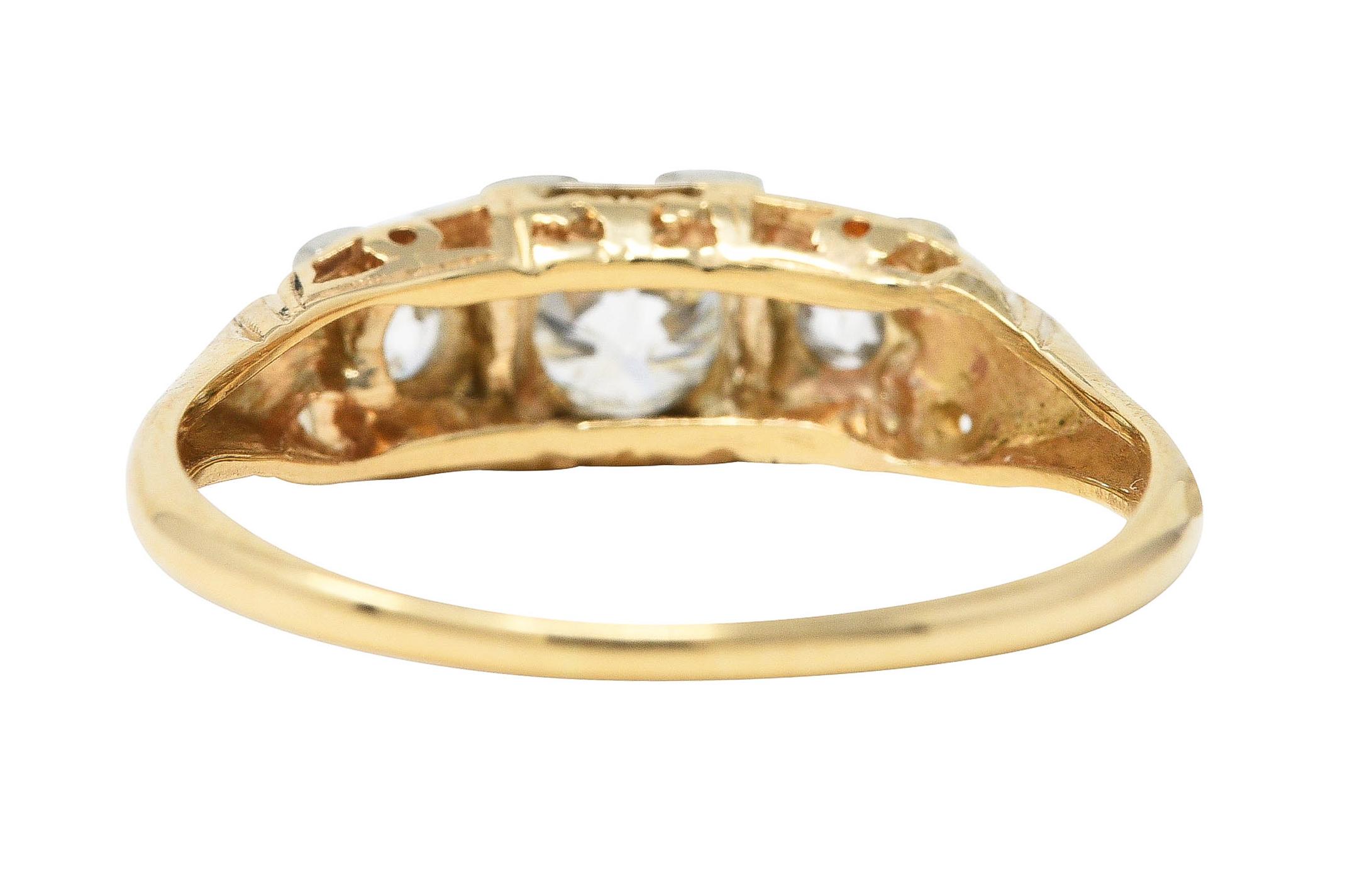 Taglio vecchia miniera Anello Art Deco degli anni '20 con diamante da 0,60 carati e 14 carati a tre pietre bicolore