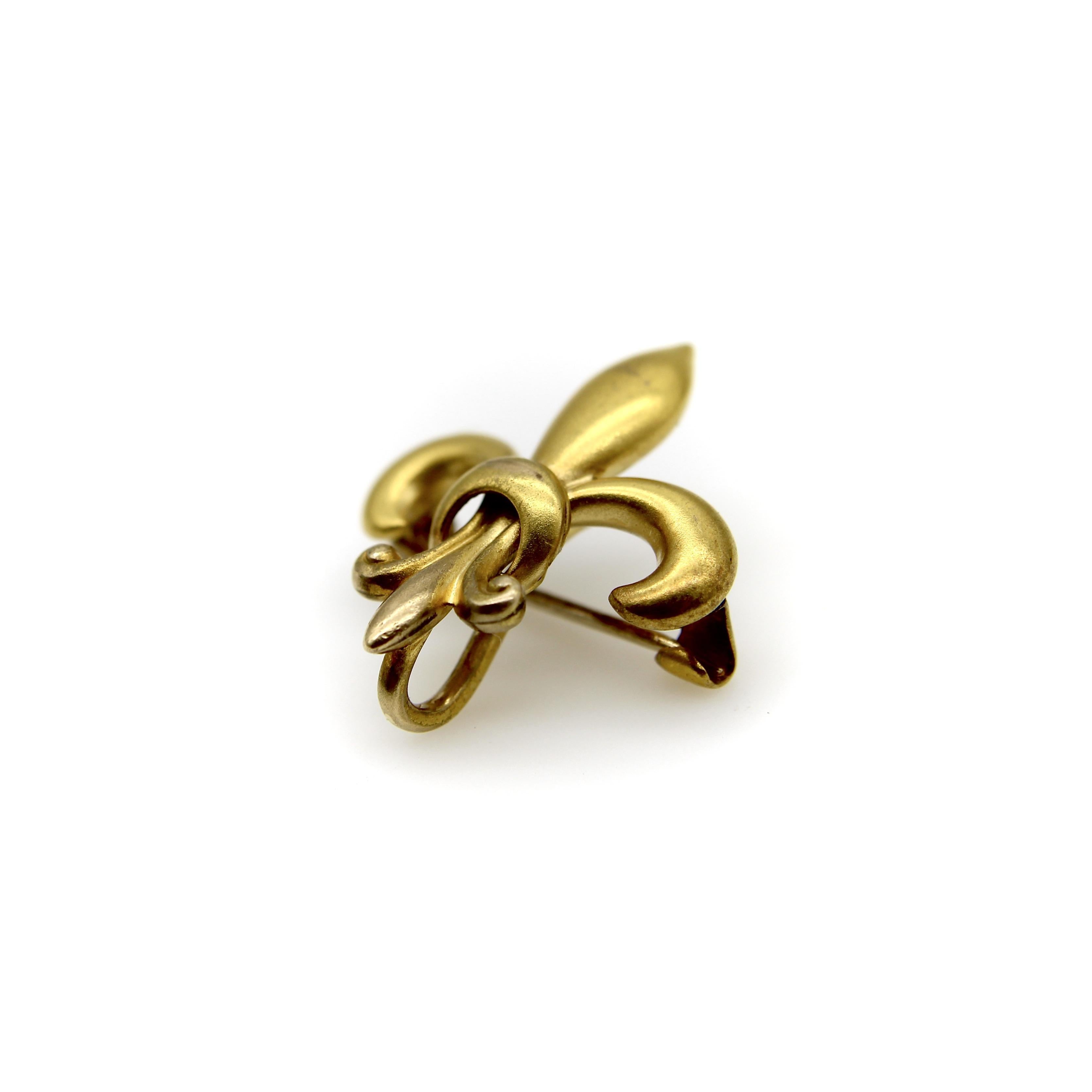 Femenino o masculino Alfiler Flor de Lis de Oro de 10 quilates Art Decó de los años 20 en venta