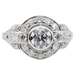 1920er Jahre Art Deco 1,46 Gesamtkarat Diamant-Halo-Verlobungsring aus Platin
