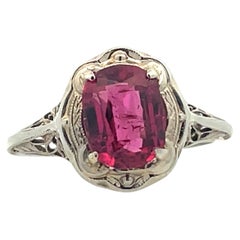 Anello Art Deco anni '20 in oro bianco 14k con tormalina rossa in filigrana