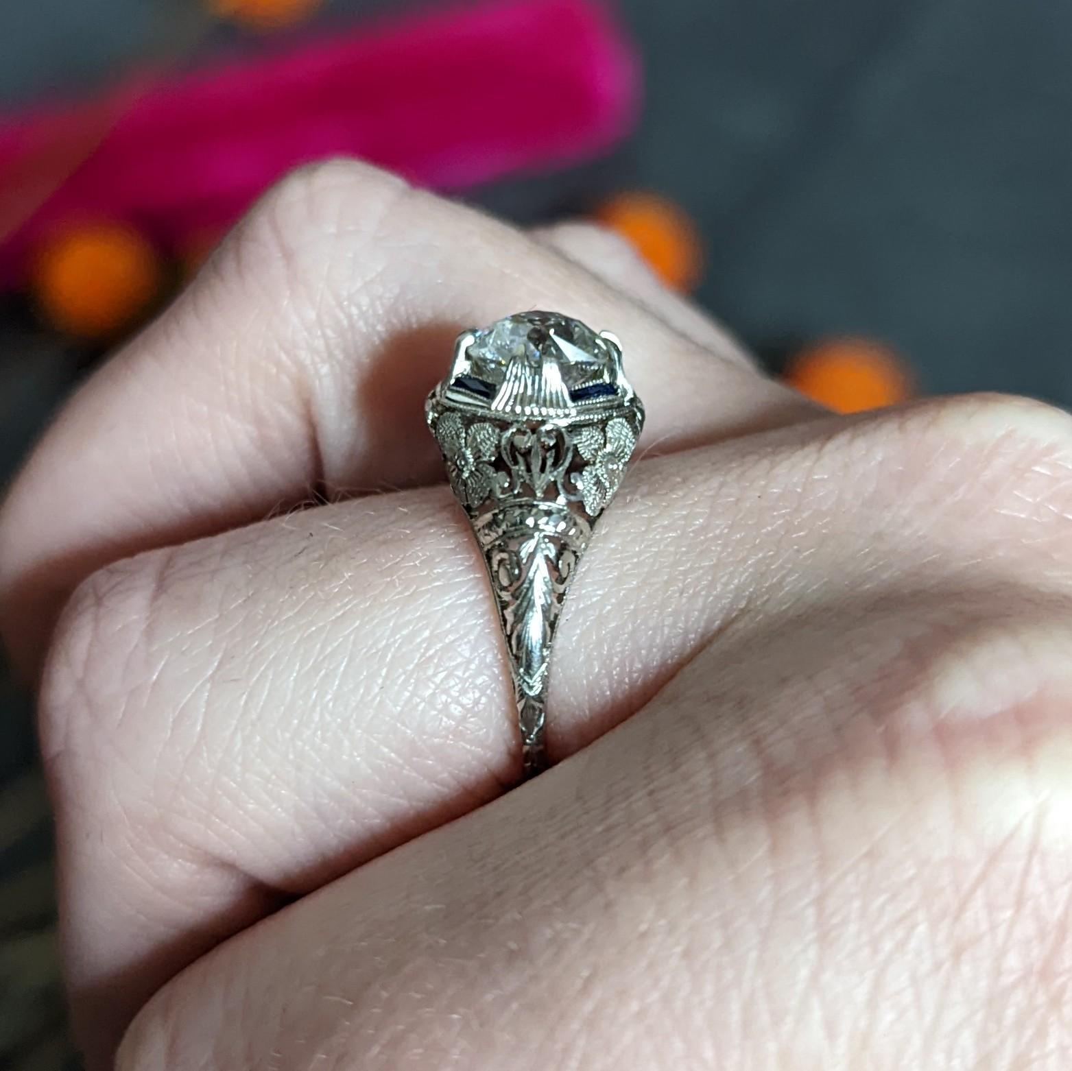 1920's Art Deco 1.76 Carats Diamond Sapphire 18 Karat Gold Engagement Ring For Sale 5