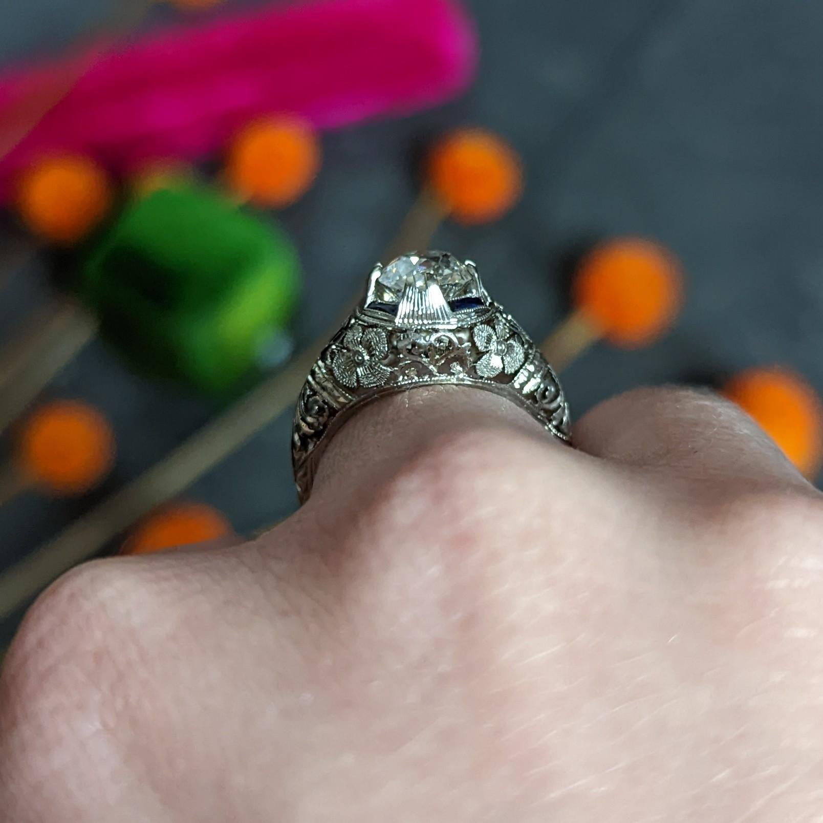 1920's Art Deco 1.76 Carats Diamond Sapphire 18 Karat Gold Engagement Ring For Sale 6
