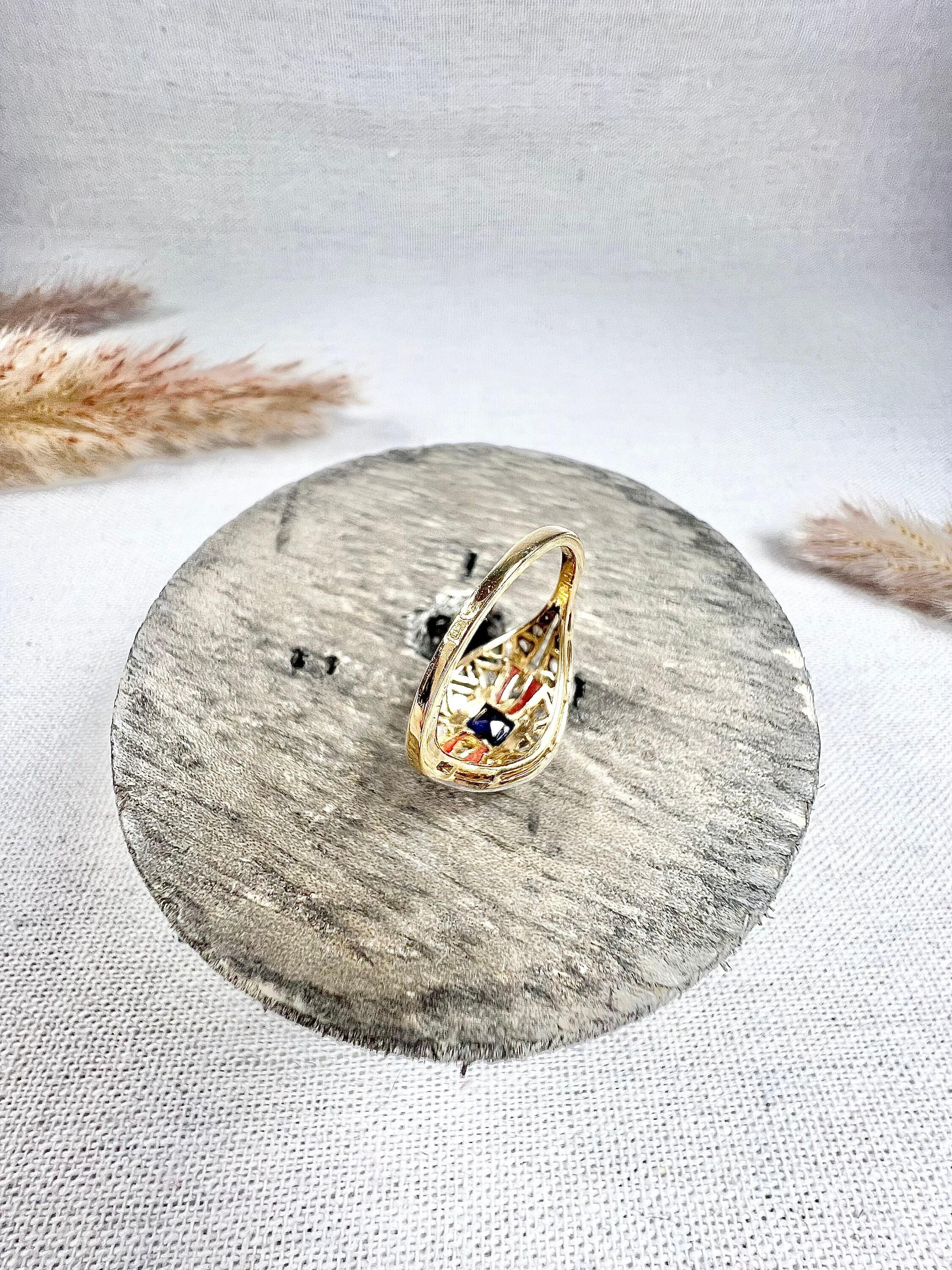 1920's Art Deco 18ct Gold & Platinum French Sapphire, Coral & Diamond Dome Ring For Sale 3