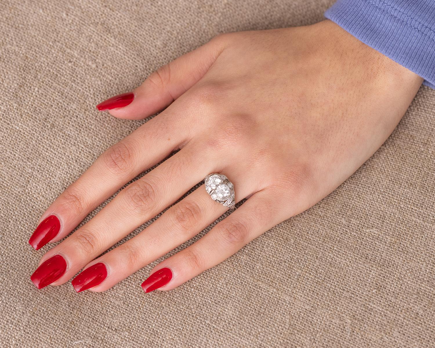 1920s Art Deco 1.90 Carat Total Diamond Engagement Ring, Platinum In Excellent Condition In Atlanta, GA