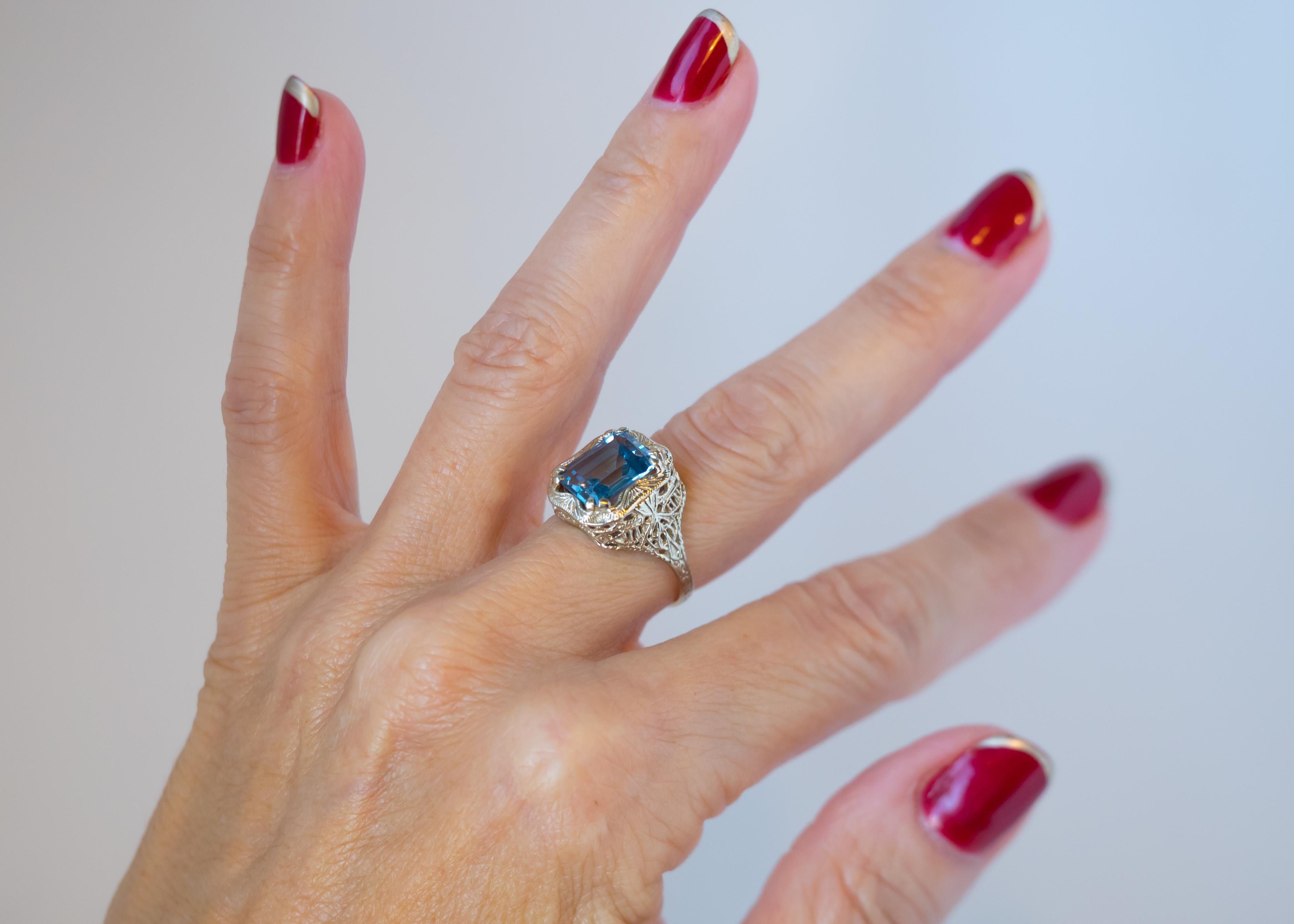 1920s Art Deco 3 Carat Blue Topaz and 14 Karat White Gold Filigree Ring 4