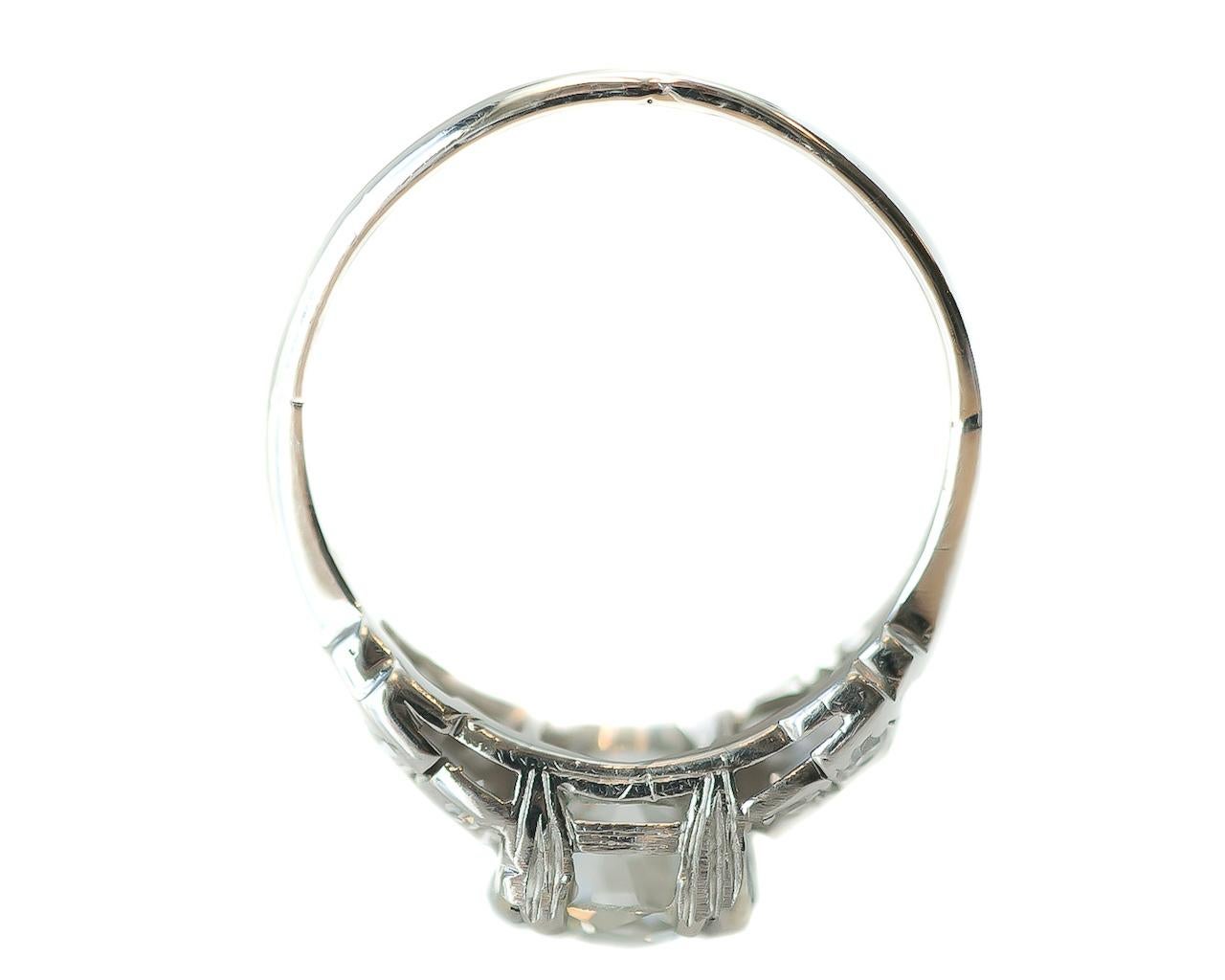 Women's 1920s Art Deco .90 Carat Old European Diamond Platinum Engagement Ring For Sale