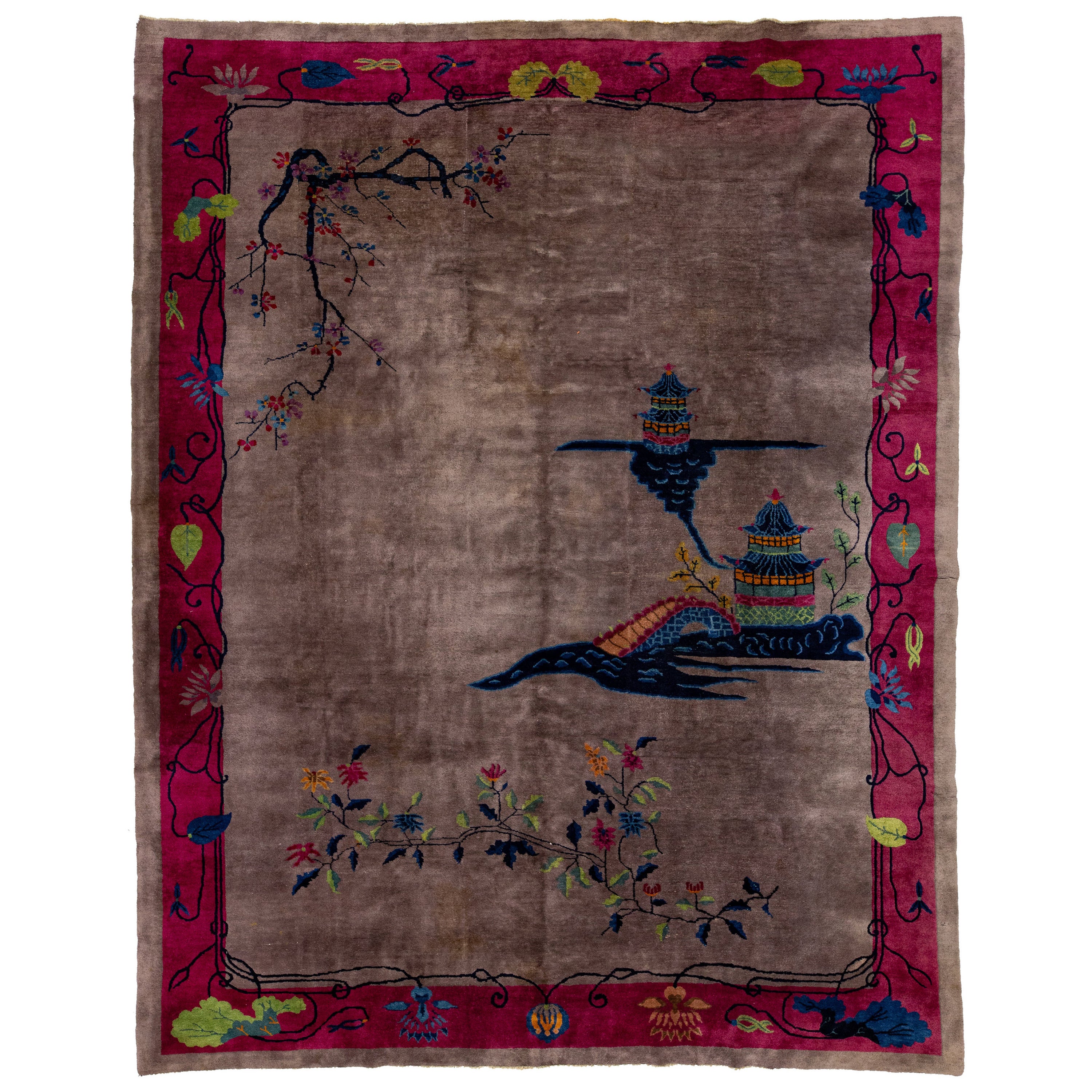 Tapis chinois ancien Art Déco des années 1920 avec motif floral en vente