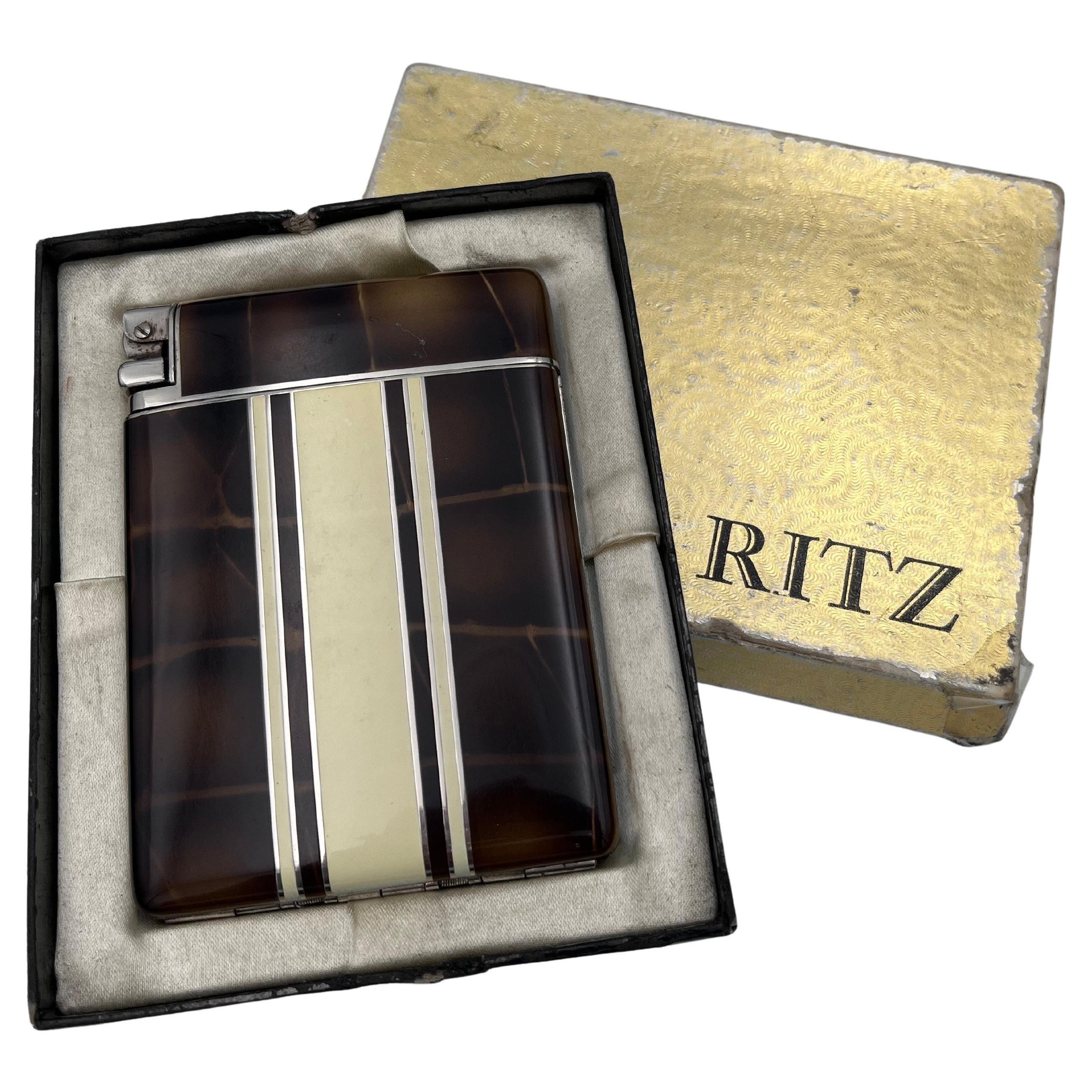 1920
s Art Deco Österreich Zigarettenetui 
Feuerzeug Krokodil Design 
Original Box im Angebot