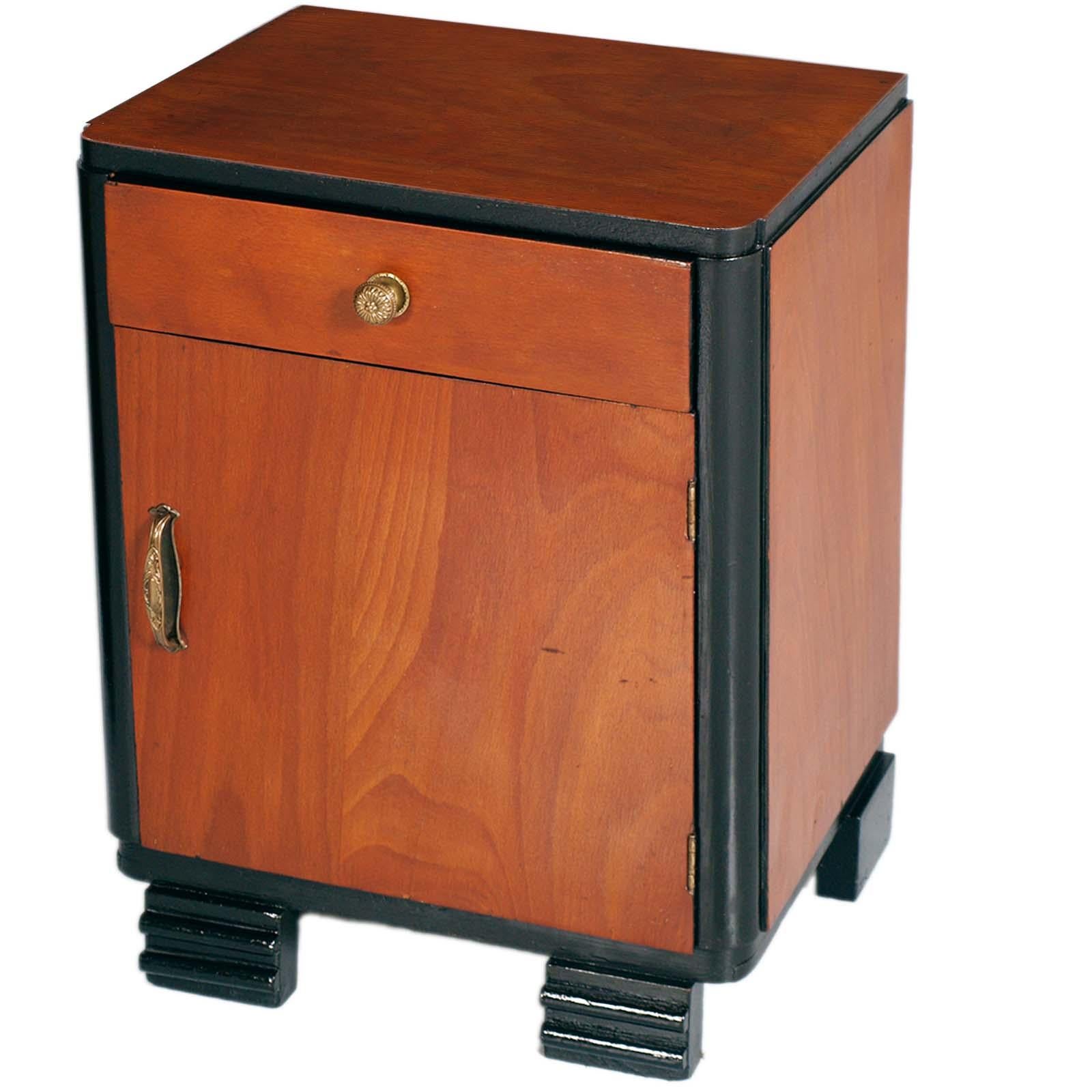 All original Italian 1920s Art Deco bedside table nightstands in ebonized walnut & veneer walnut by  Consorzio Mobili Cantù
The shapes are the classics of the first Italian art deco

Measures cm: H 62 x W 47 x D 35.
