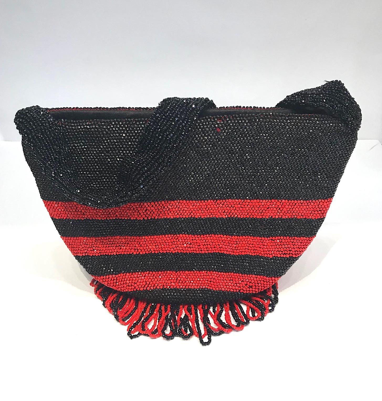 1920s Art Deco Black & Red Bead Flapper Handbag In Good Condition In New York, NY
