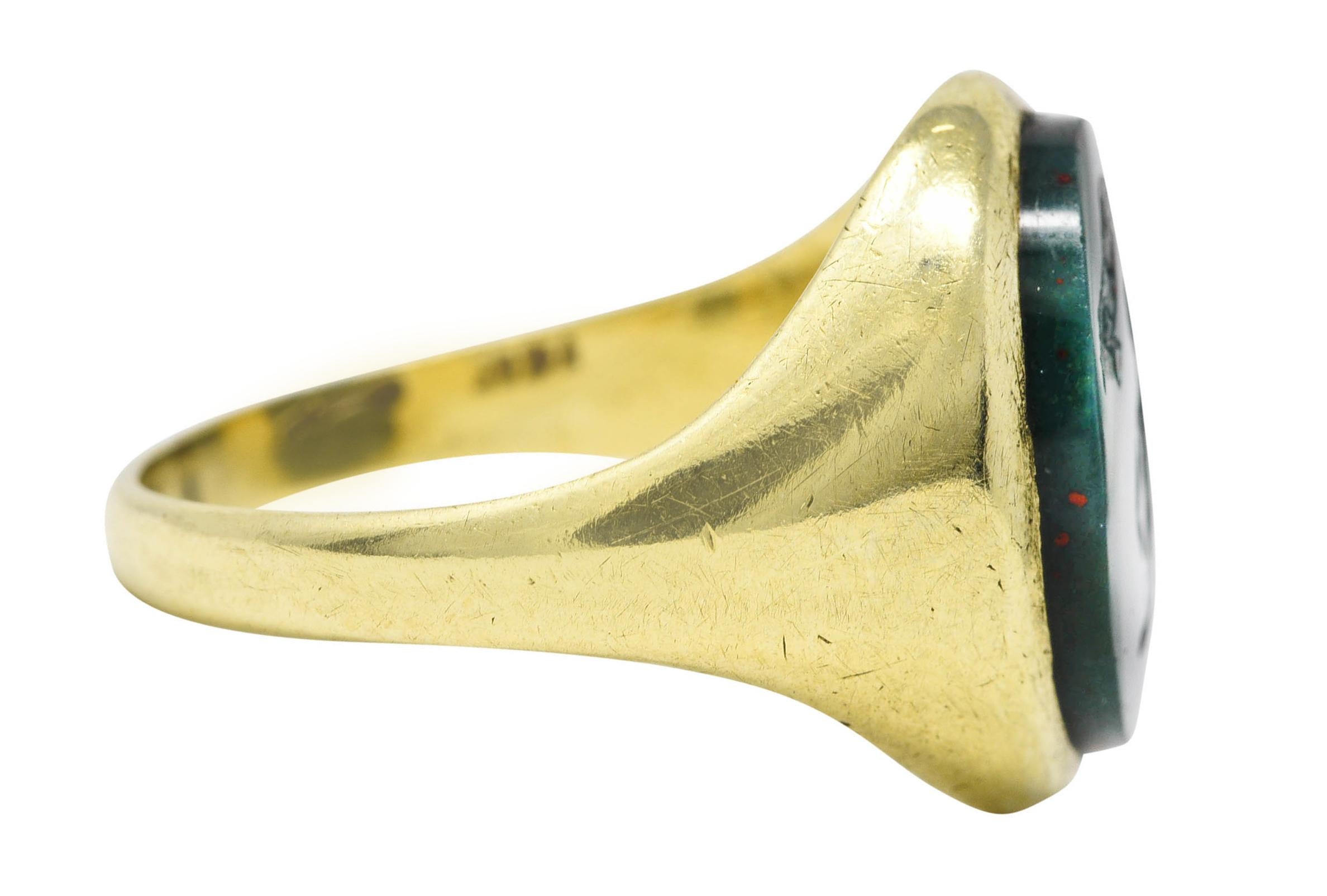 1920er Jahre Art Deco Blutstein Intaglio 14 Karat Gelbgold Hades Siegelring (Art déco)