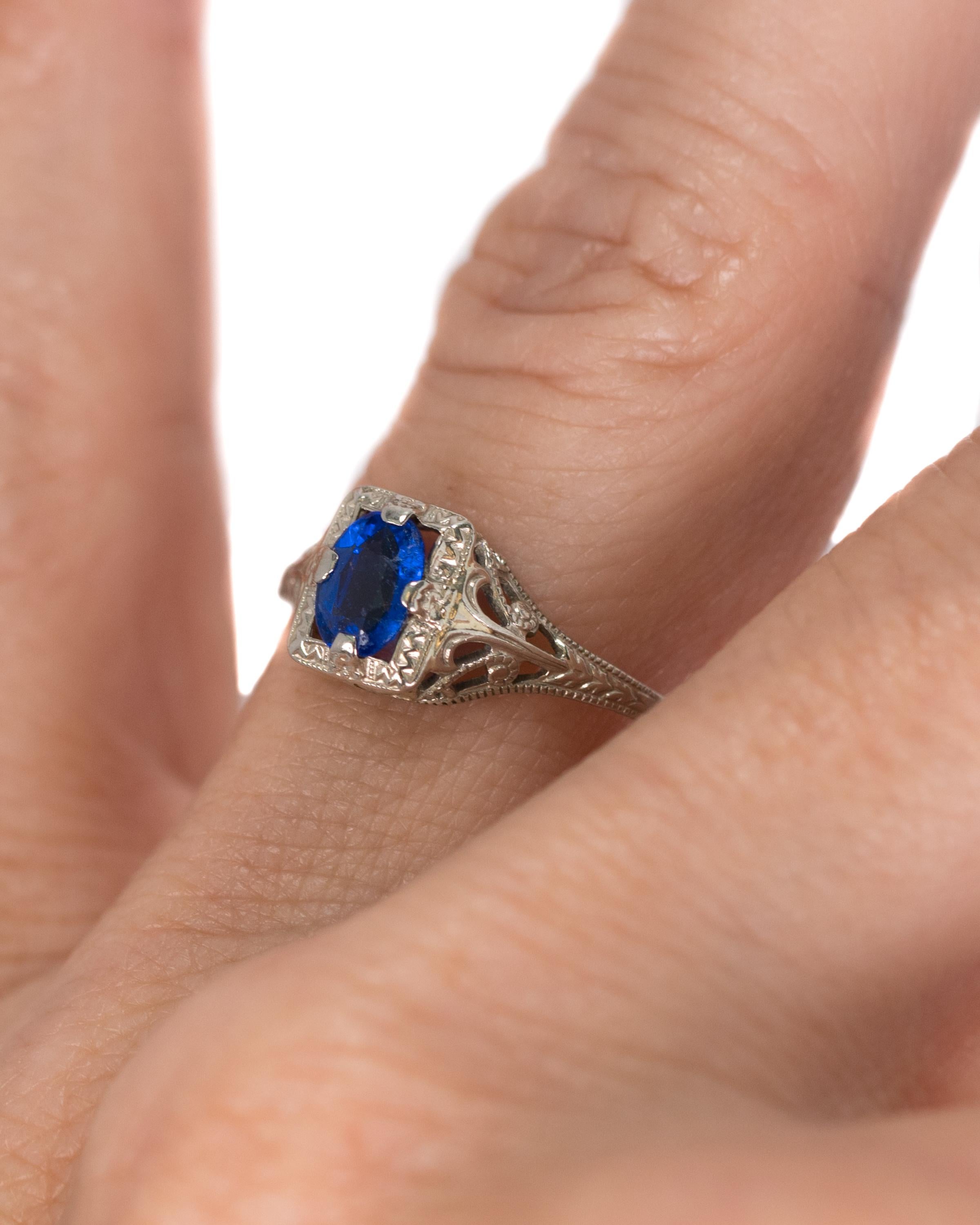 1920s Art Deco Blue Sapphire and 10 Karat White Gold Filigree Engagement Ring For Sale 2