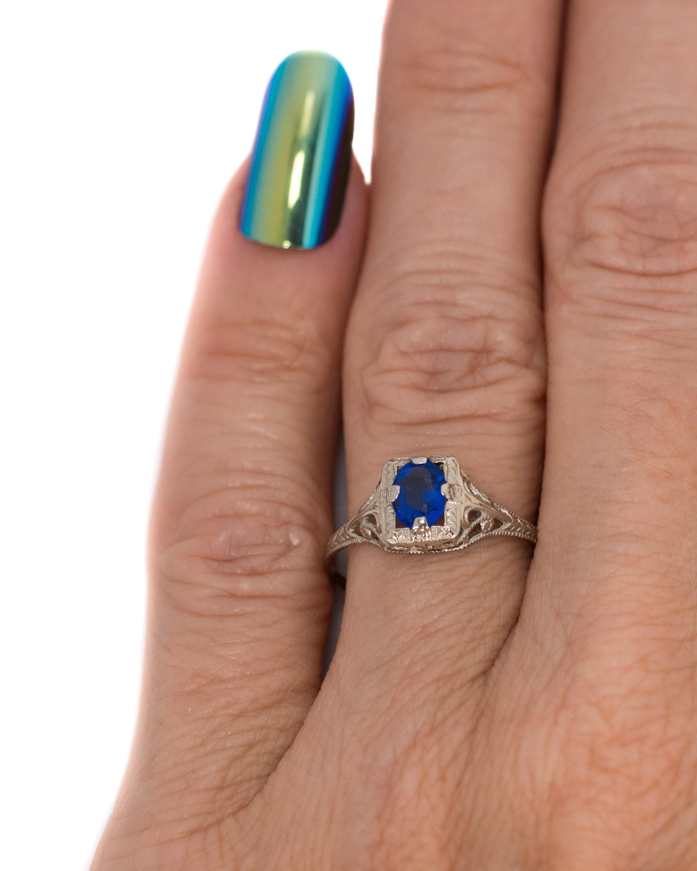 1920s Art Deco Blue Sapphire and 10 Karat White Gold Filigree Engagement Ring For Sale 1