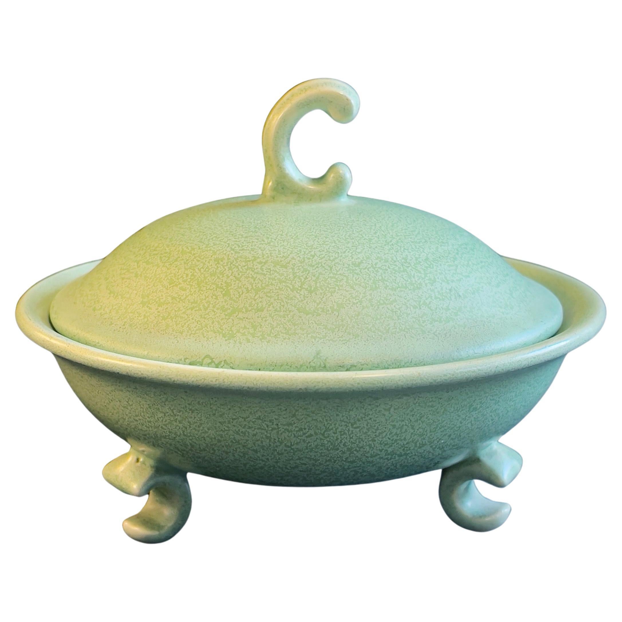 Bol Art Deco des années 1920, Tripode émaillé vert menthe pastel, vibrations coréennes, céramique d
art en vente