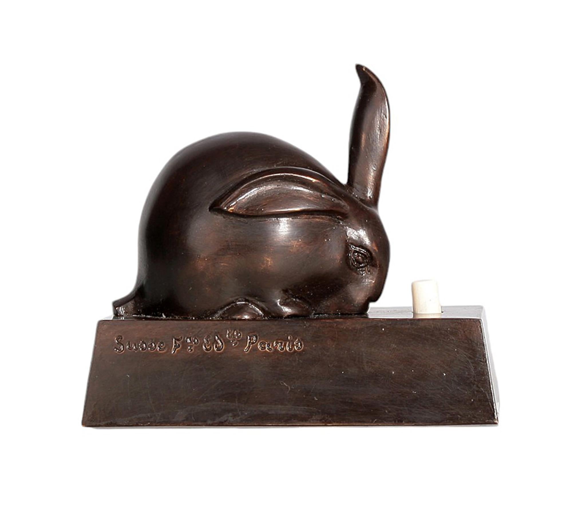 1920s Art Déco bronze rabbit bell ring with base by Édouard-Marcel Sandoz manufactured by Susse Frères, France

By: Édouard-Marcel Sandoz, Susse Frères
Material: bronze, copper, metal
Technique: cast, molded, metalwork, polished
Dimensions: 2 in x 4