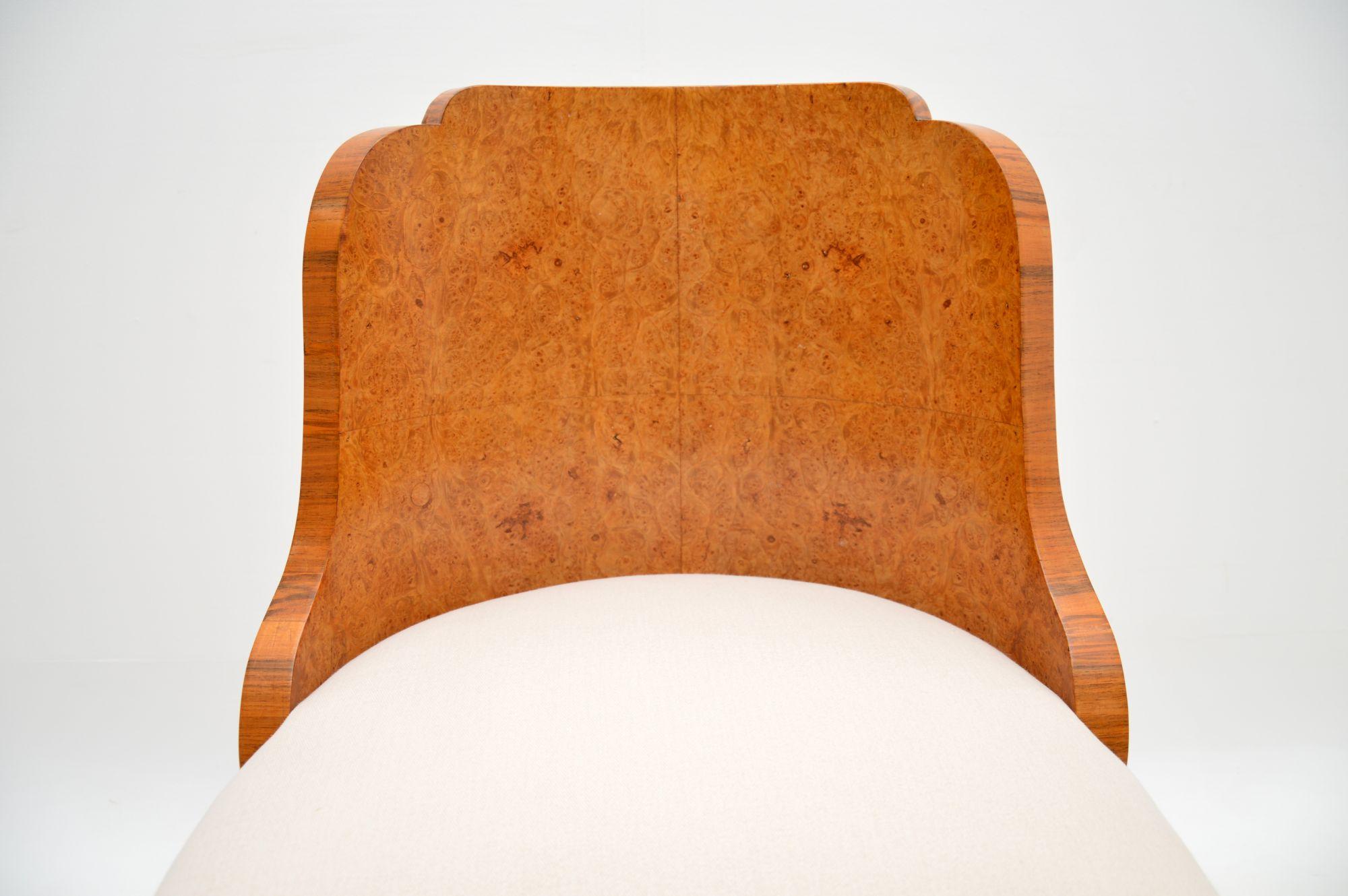 Table et chaises de salle à manger à dossier nuageux en ronce de noyer Art déco des années 1930 en vente 3