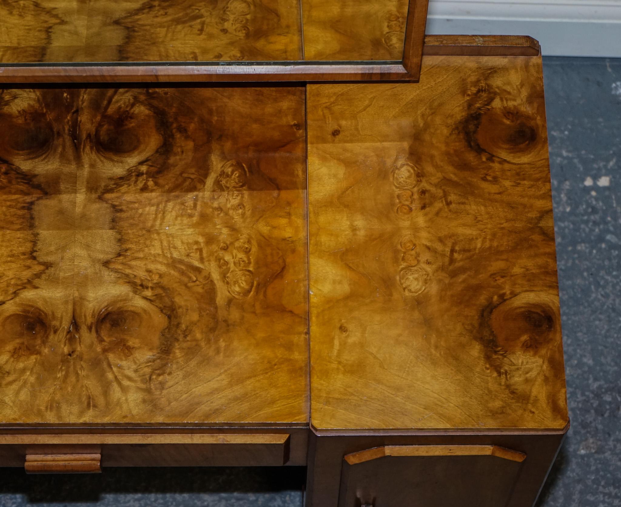 1920'S ART DECO BURR WALNUT DRESSING TABLE WITH LARGE MiRROR CUPBOARDS & DRAWERS For Sale 3