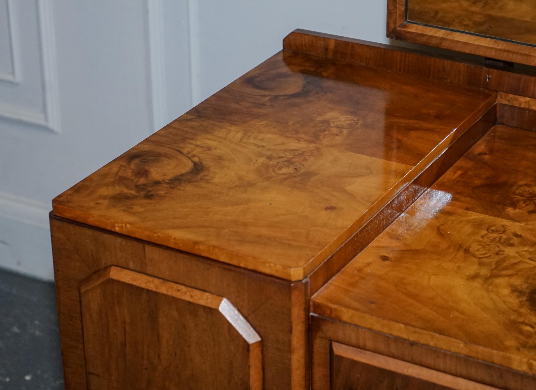 1920'S ART DECO BURR WALNUT DRESSING TABLE WITH LARGE MiRROR CUPBOARDS & DRAWERS In Good Condition For Sale In Pulborough, GB