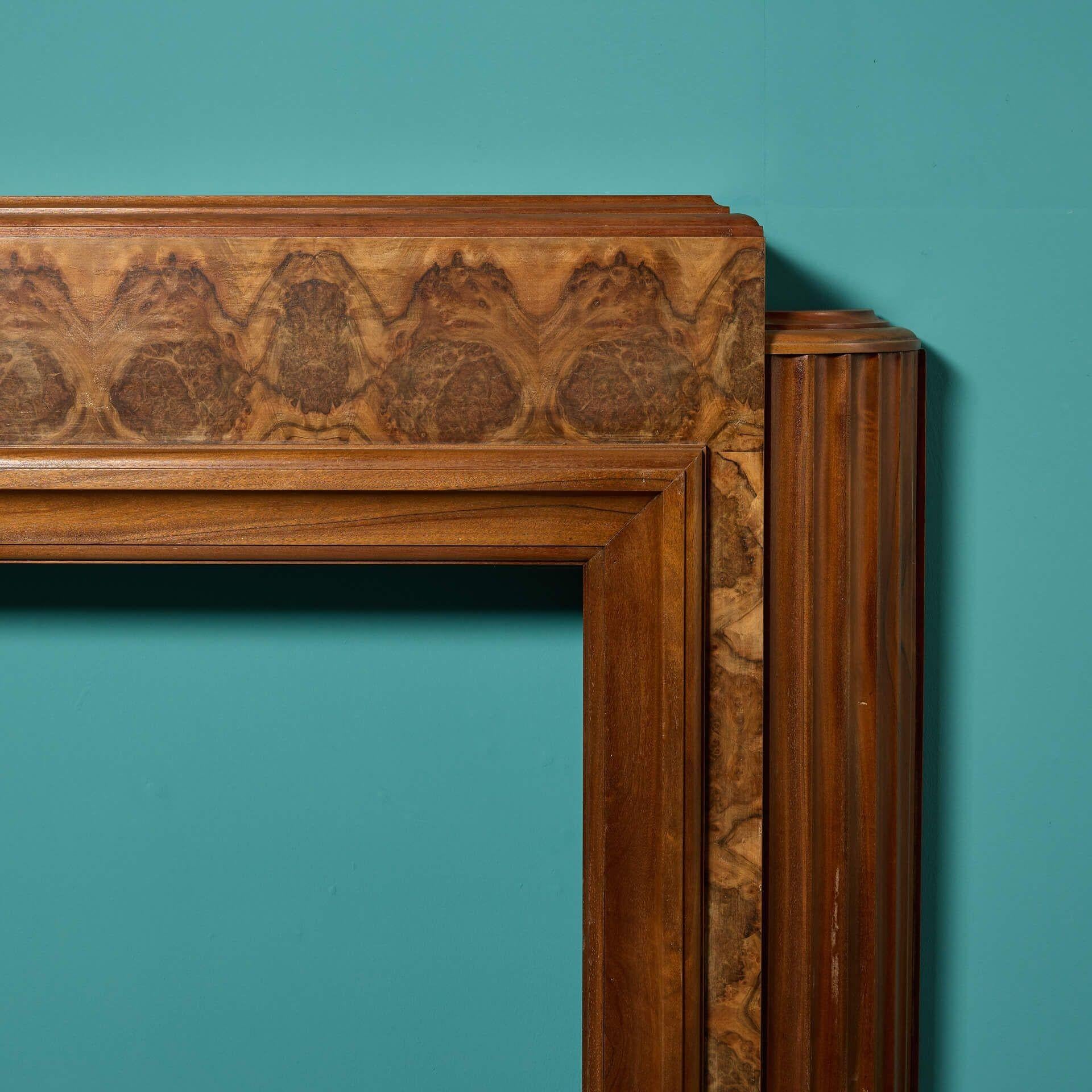 1920er Art Deco Kaminsims aus Wurzelnussholz (Art déco) im Angebot