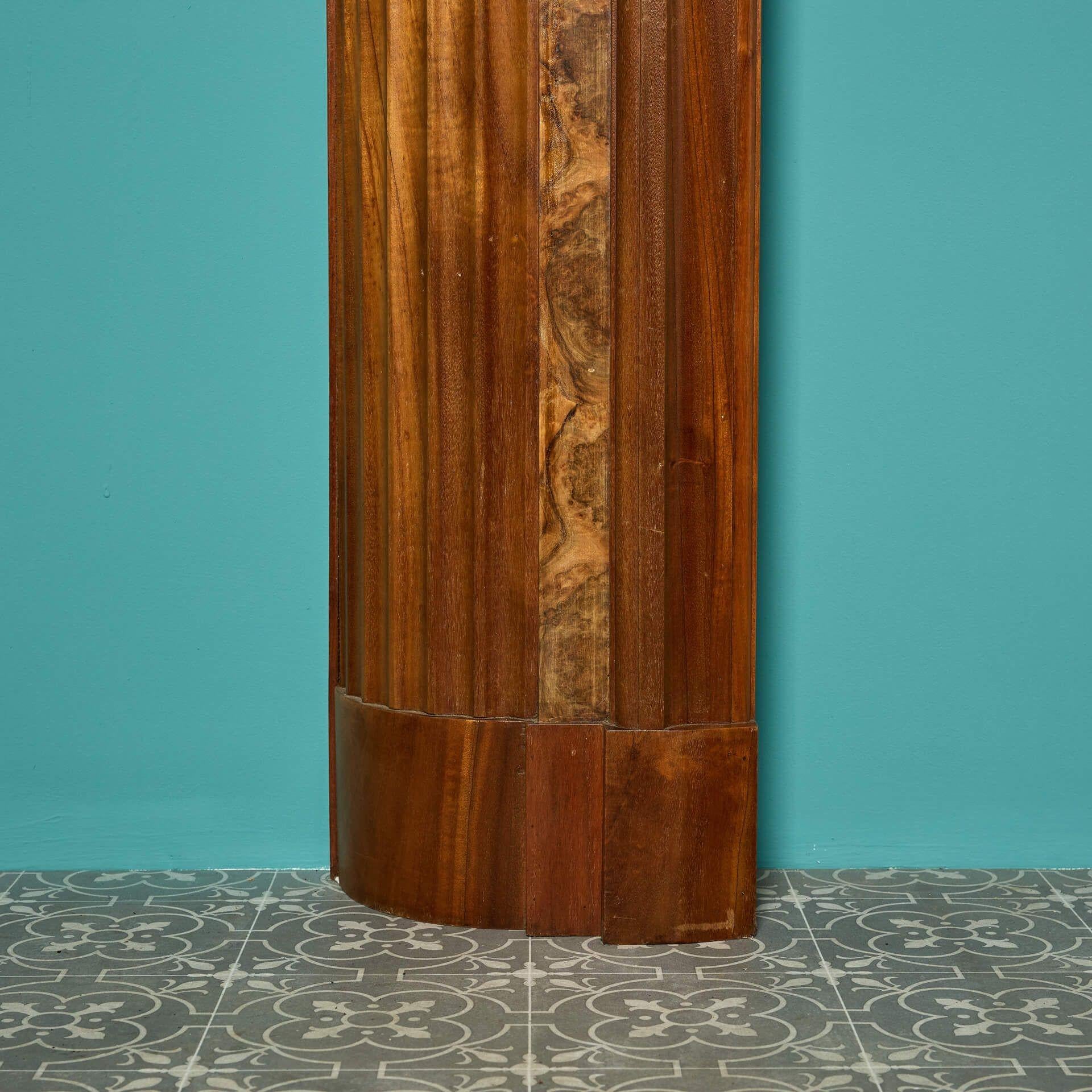 1920er Art Deco Kaminsims aus Wurzelnussholz im Zustand „Relativ gut“ im Angebot in Wormelow, Herefordshire