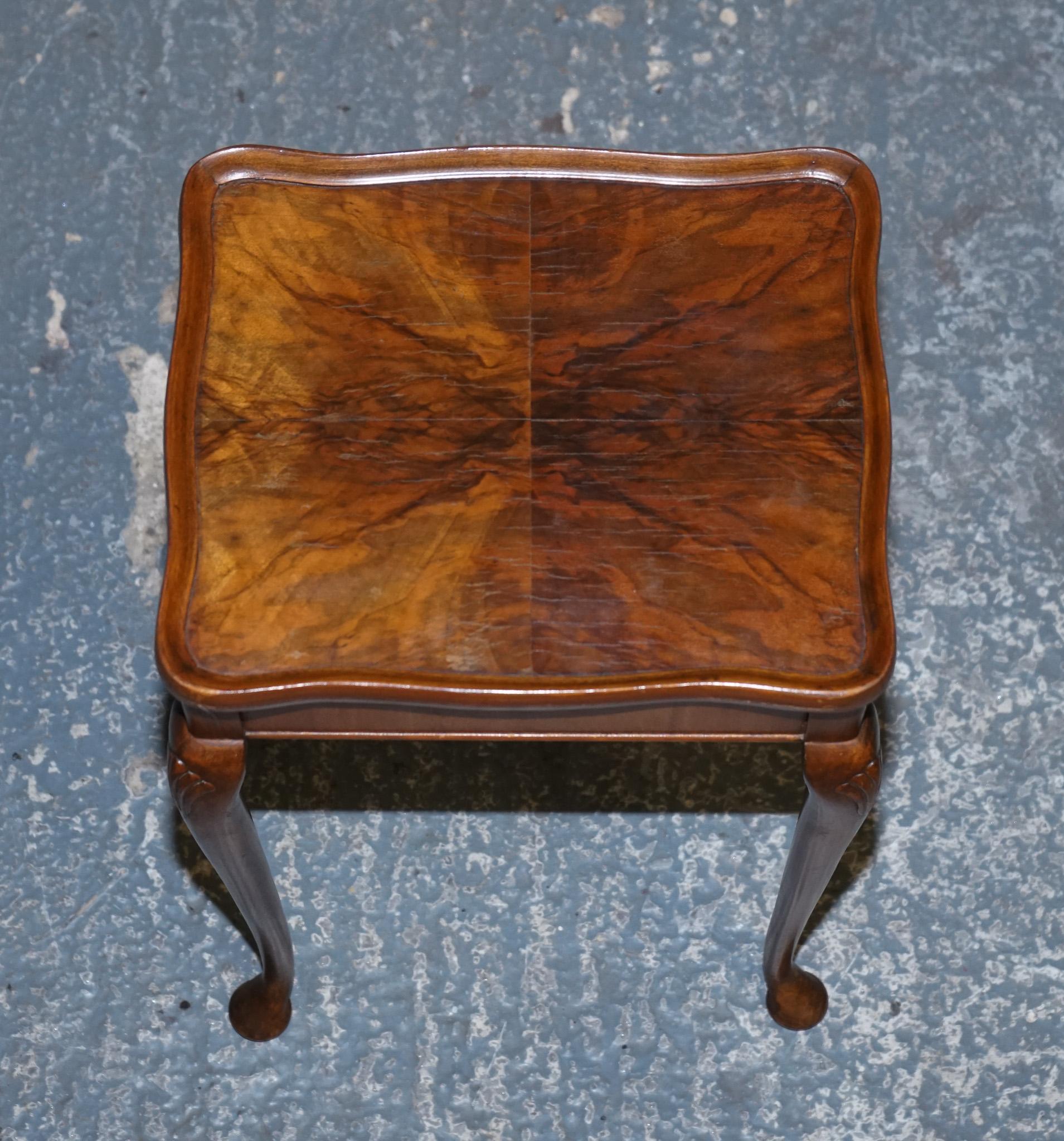 1920 ART DECO NIDO DI NOCE DI TRE TAVOLI QUEEN ANNE GAMBE in vendita 3