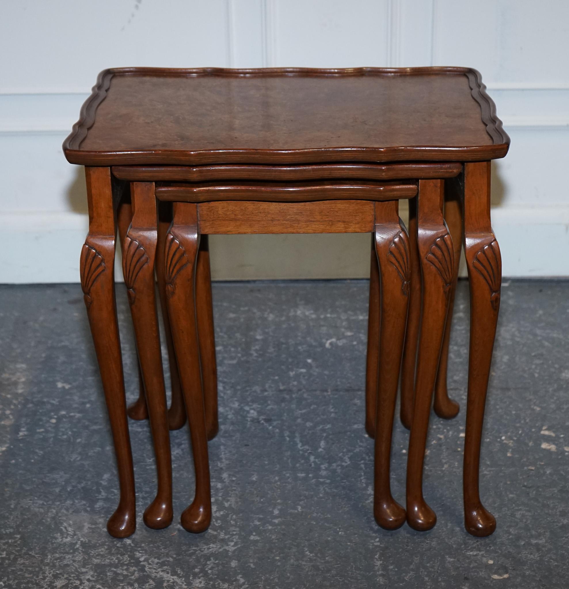 1920's ART DECO BURR WALNUT NEST OF THREE TABLES QUEEN ANNE LEGS In Good Condition For Sale In Pulborough, GB