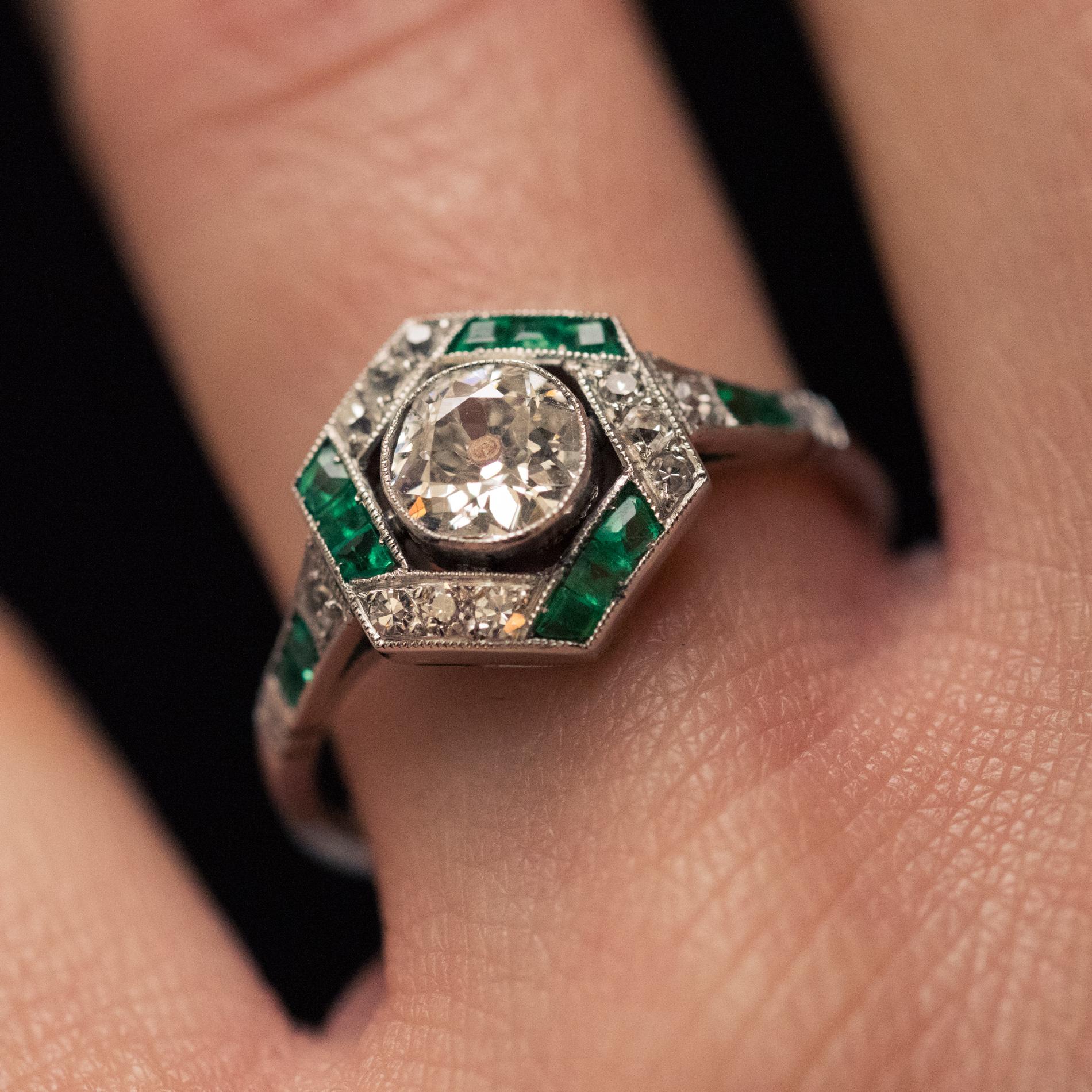 1920s Art Deco Calibrated Emeralds Diamonds Ring 7