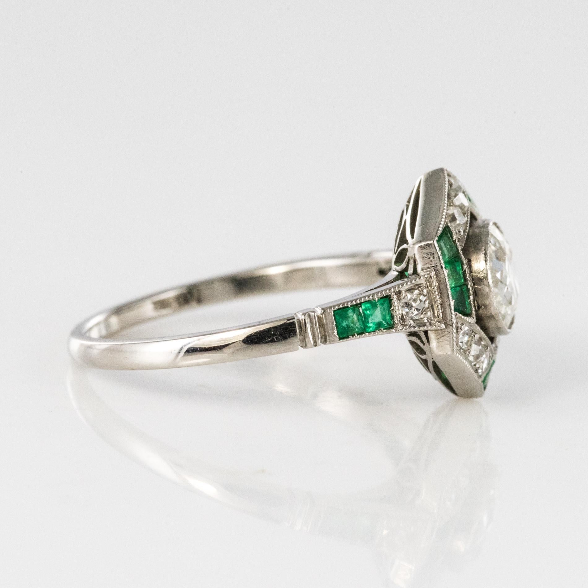 1920s Art Deco Calibrated Emeralds Diamonds Ring 8