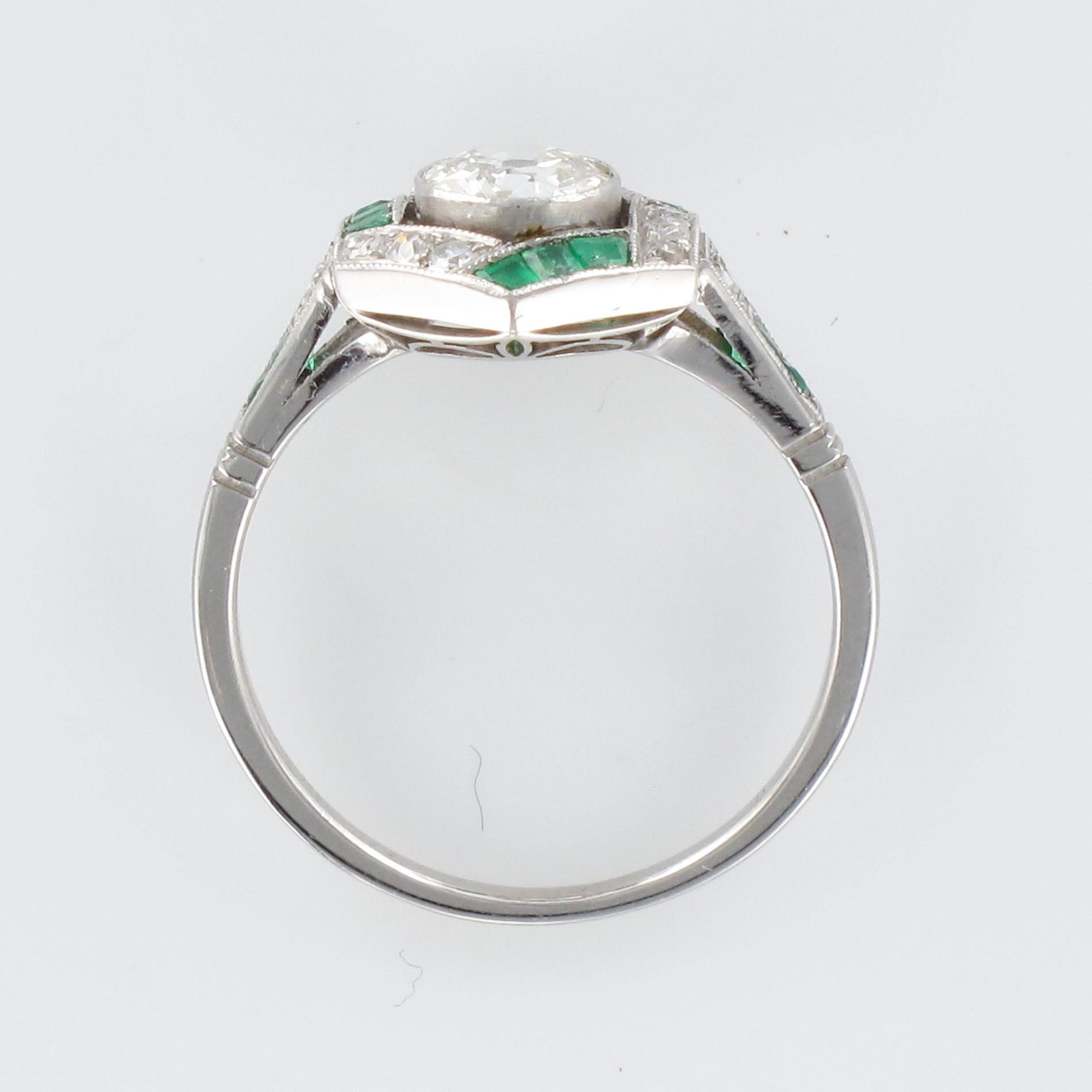 1920s Art Deco Calibrated Emeralds Diamonds Ring 9