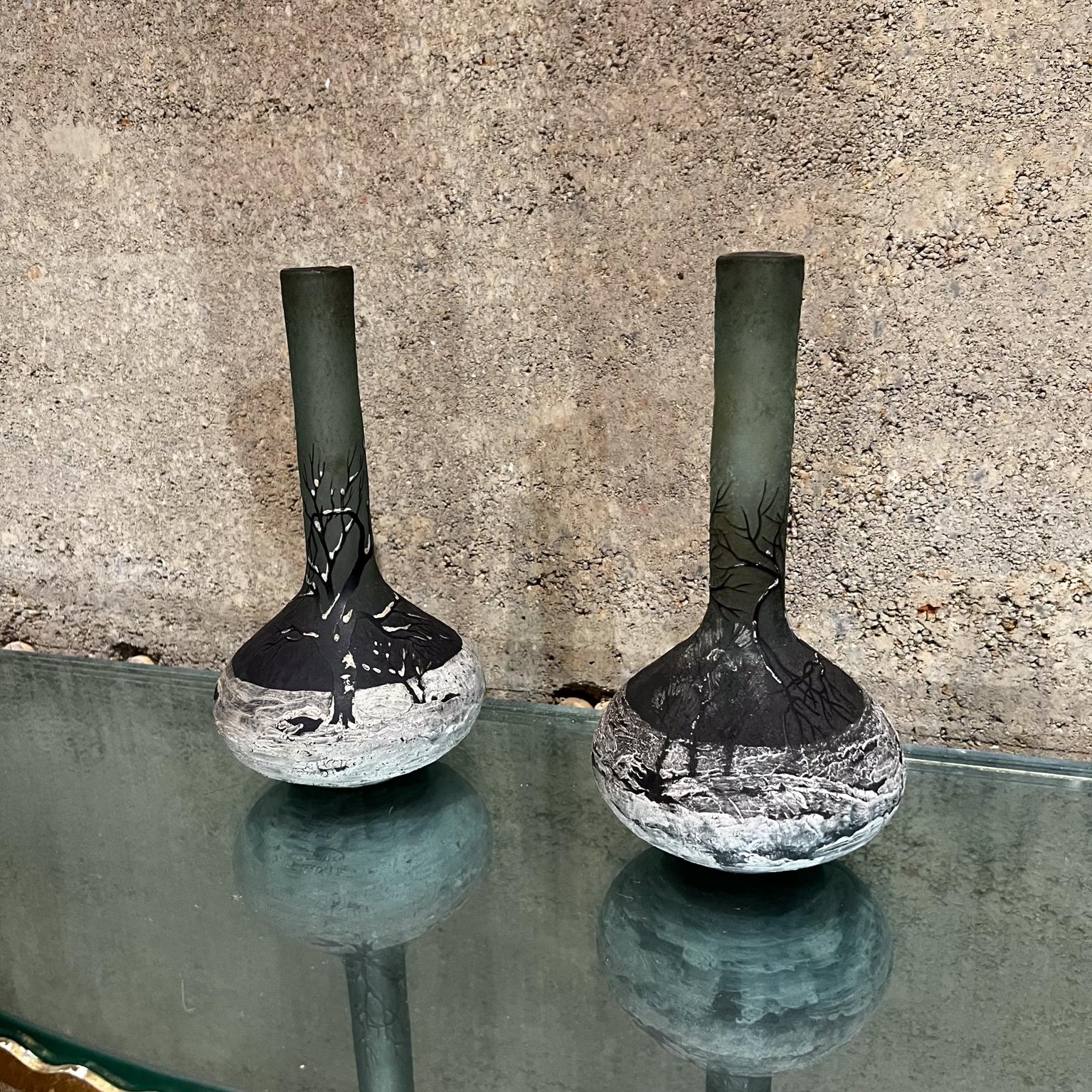 Vases d'art en verre camée Art déco Nancy, France, années 1920
par Andre Delatte
Ensemble de deux pièces signées A. Delatte Nancy
8 de haut x 4,75 de diamètre
État d'origine vintage non restauré d'occasion.
A noter qu'un vase présente un bord