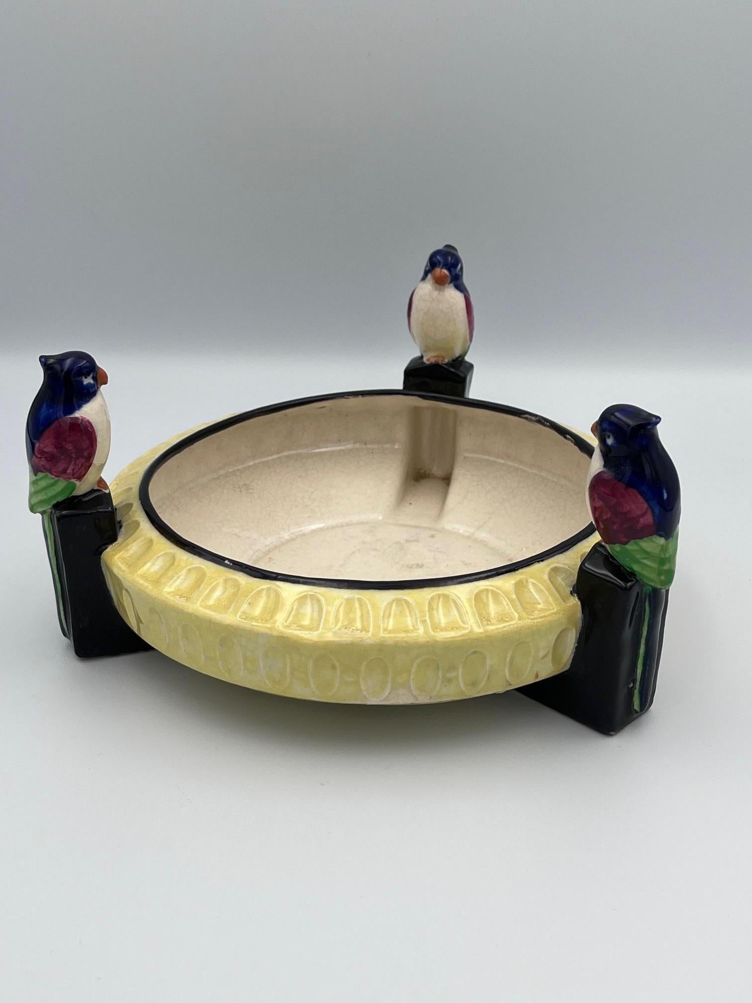 1920er Jahre Art Deco Buntes Keramik-Vogel-Pflanzgefäß aus Keramik (Glasiert) im Angebot