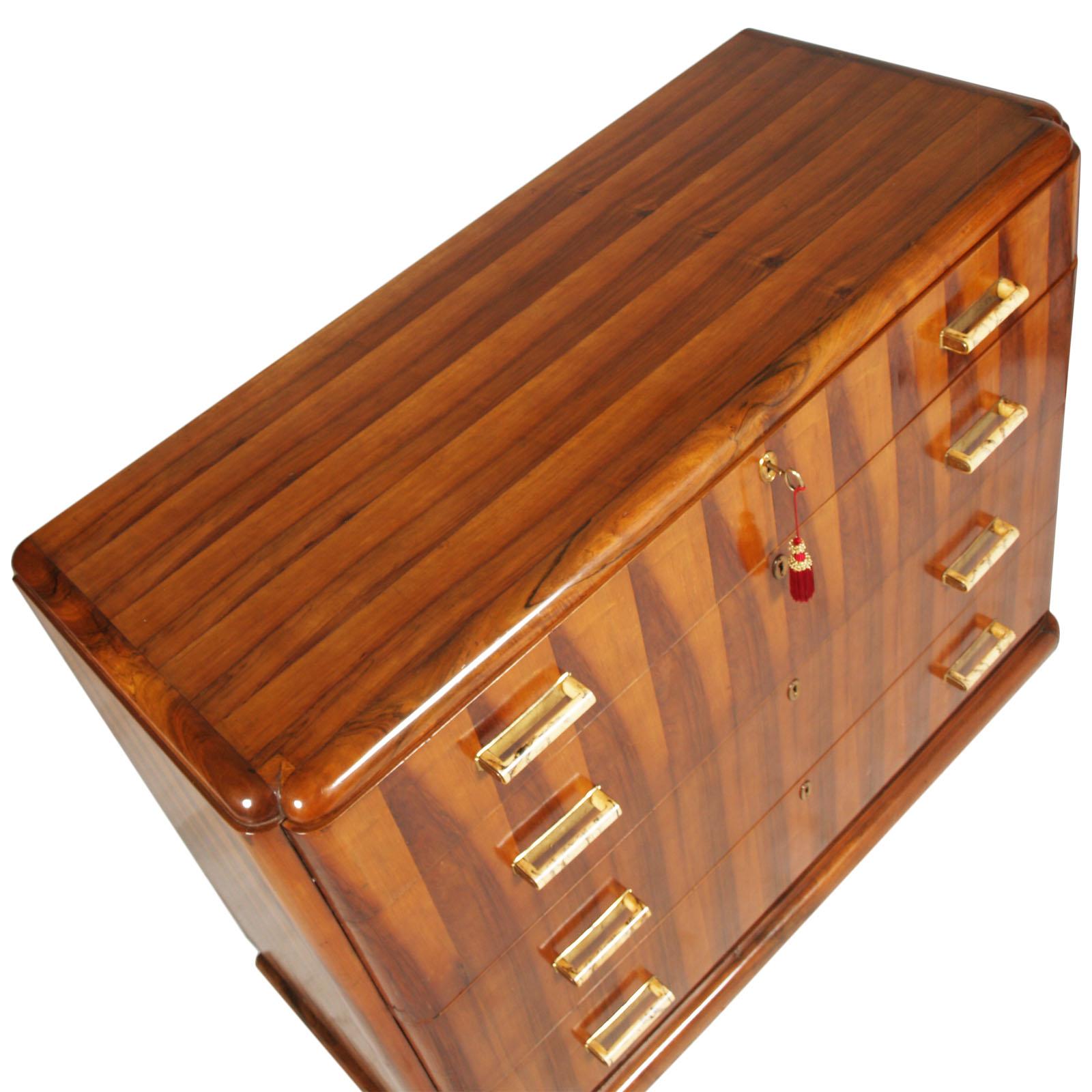Early 20th century Art Deco commode, chest of drawers, all massive wood, walnut veneered, attributable to Gio Ponti designer for Meroni & Fossati, Lissone-Milan.
Very elegant and rare dresser with precious handles in brass and bakelite,  with
