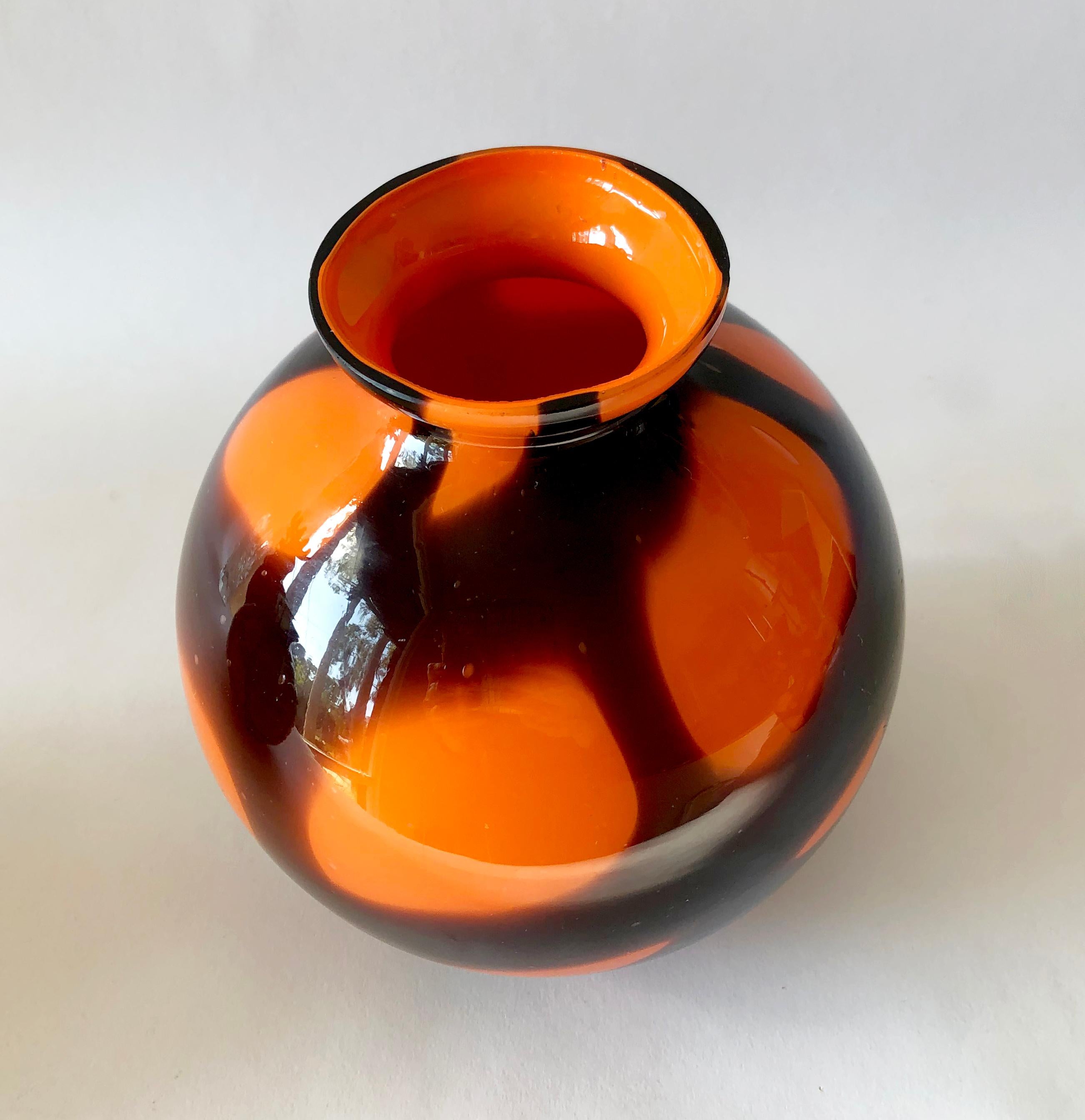 Early 20th Century 1920s Art Deco Czechoslovakian Bohemian Webbed Art Glass Ball Vase Collection