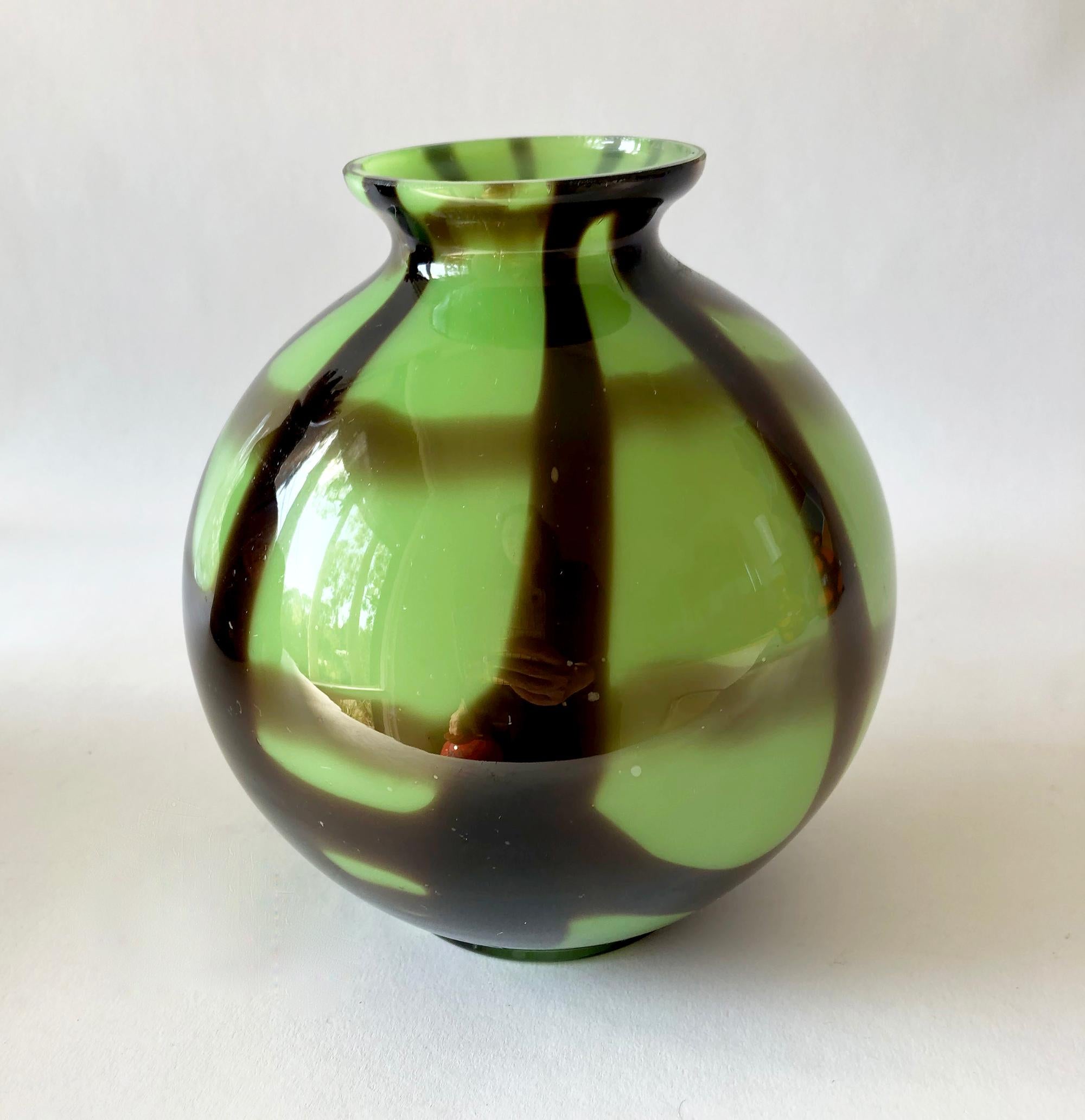 1920s Art Deco Czechoslovakian Bohemian Webbed Art Glass Ball Vase Collection 3