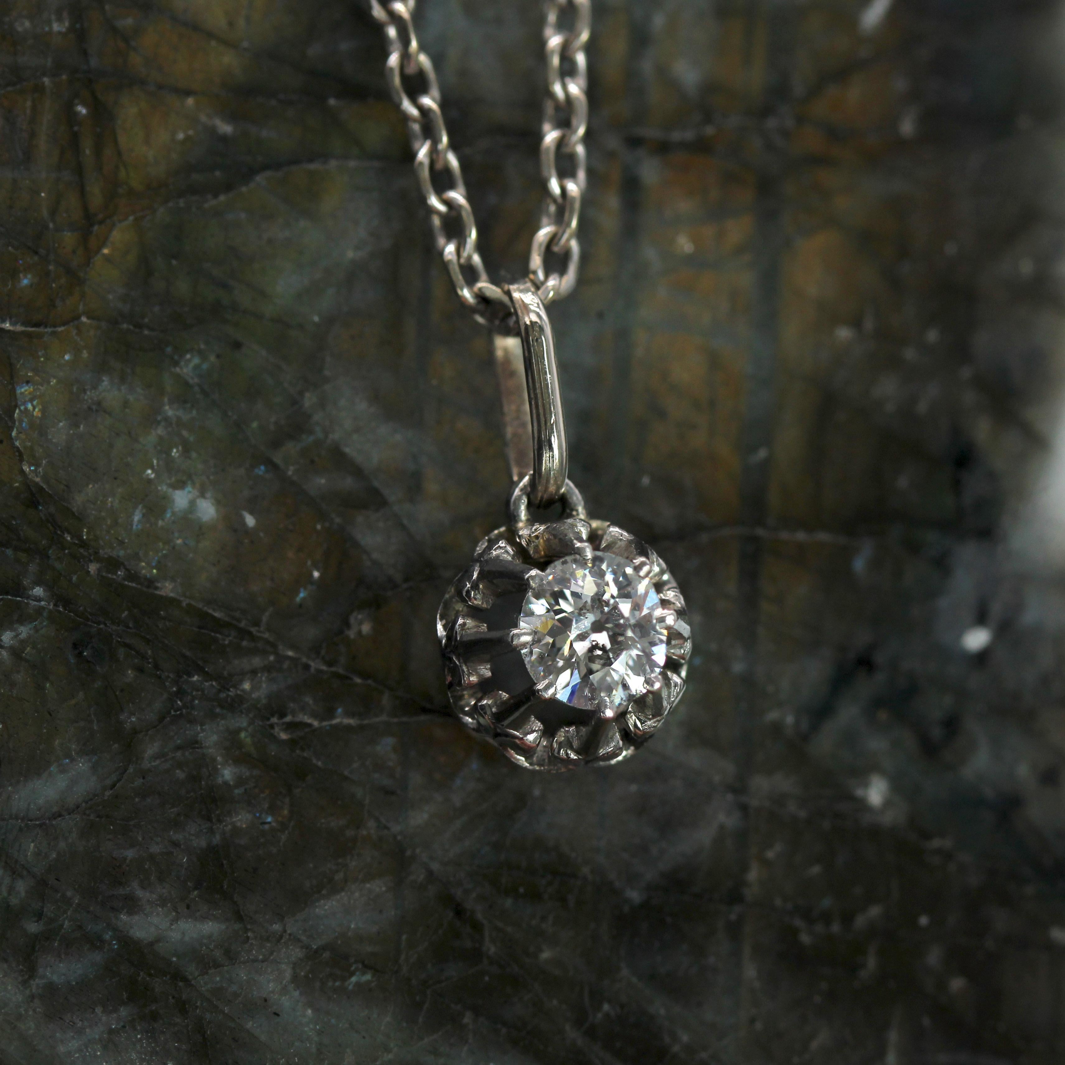 1920er Jahre Art Deco Diamant 18 Karat Weißgold-Anhänger (Art déco) im Angebot