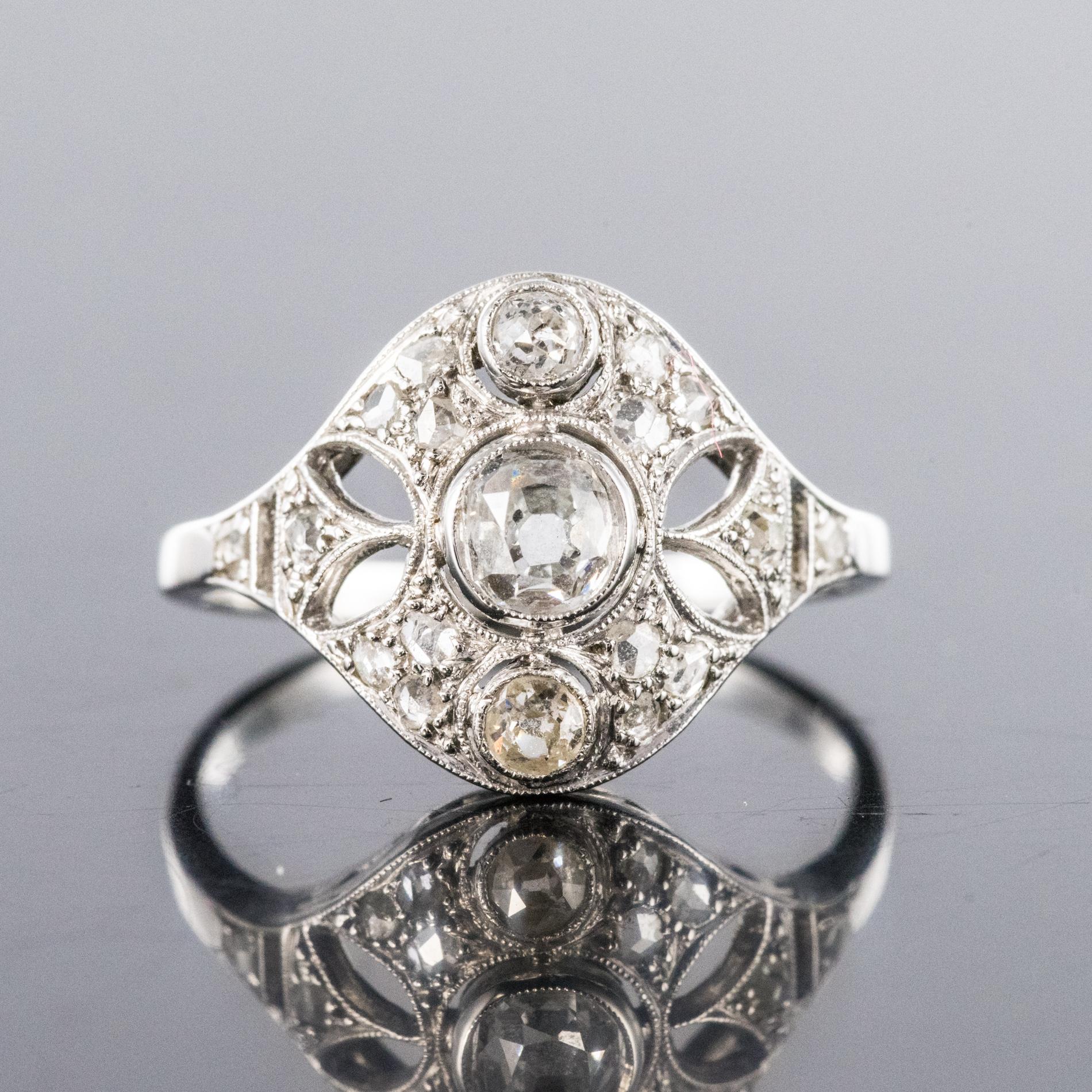 1920s Art Deco Diamond 18 Karat White Gold Ring In Good Condition In Poitiers, FR