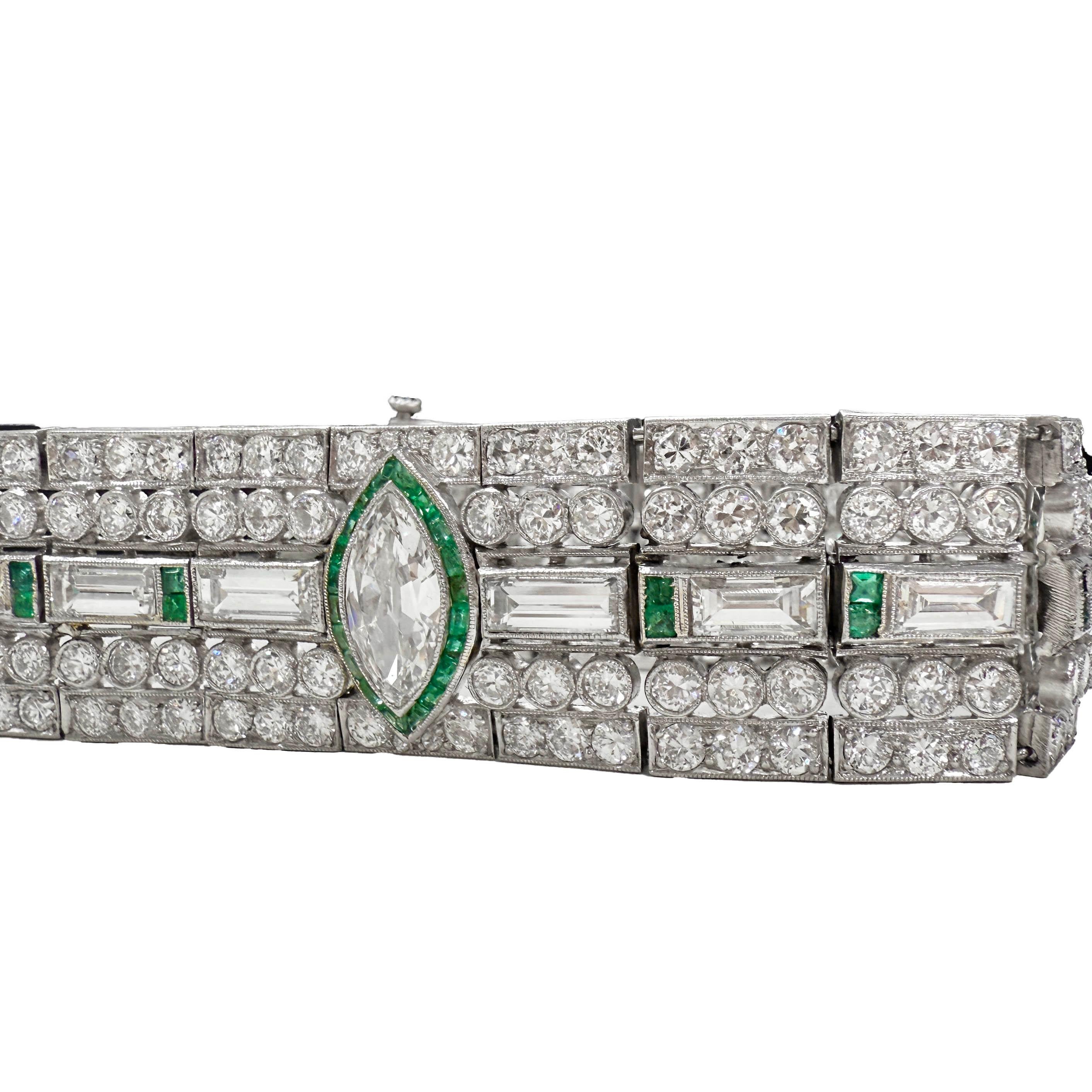 Pulsera de Tenis Art Decó de Platino con Diamantes y Esmeraldas de los años 20 en venta 6