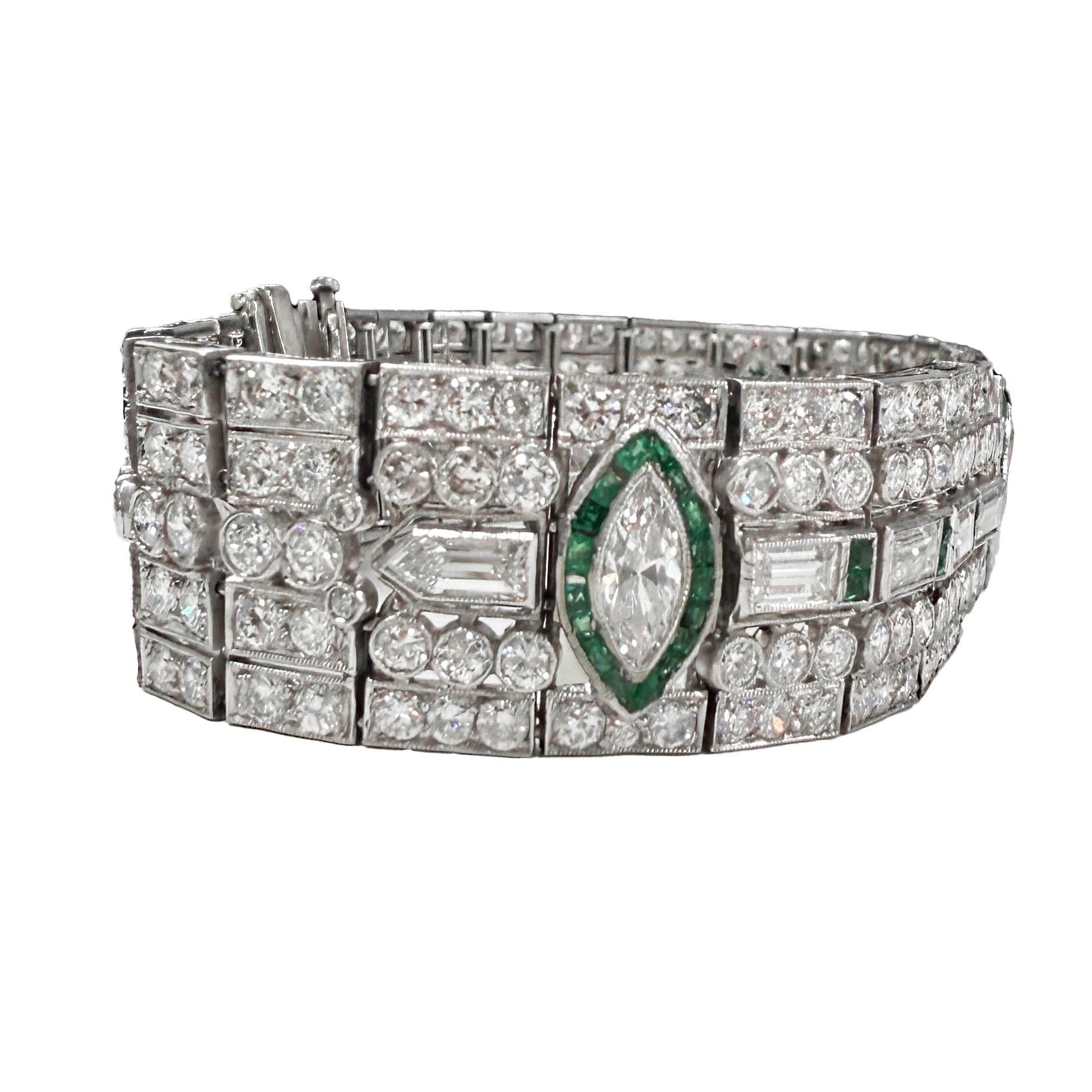 Pulsera de Tenis Art Decó de Platino con Diamantes y Esmeraldas de los años 20 en venta 7