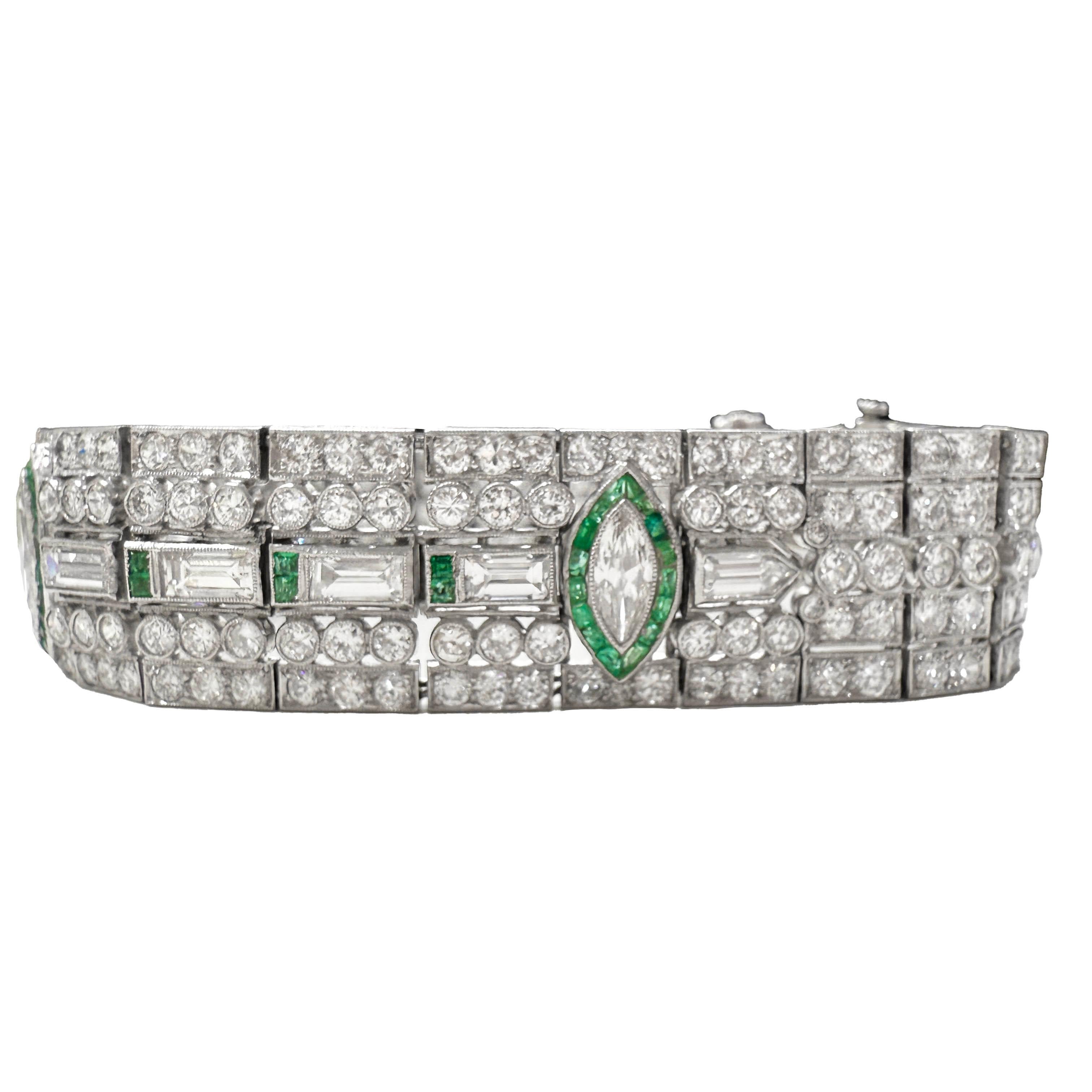 Pulsera de Tenis Art Decó de Platino con Diamantes y Esmeraldas de los años 20 Corte marquesa en venta