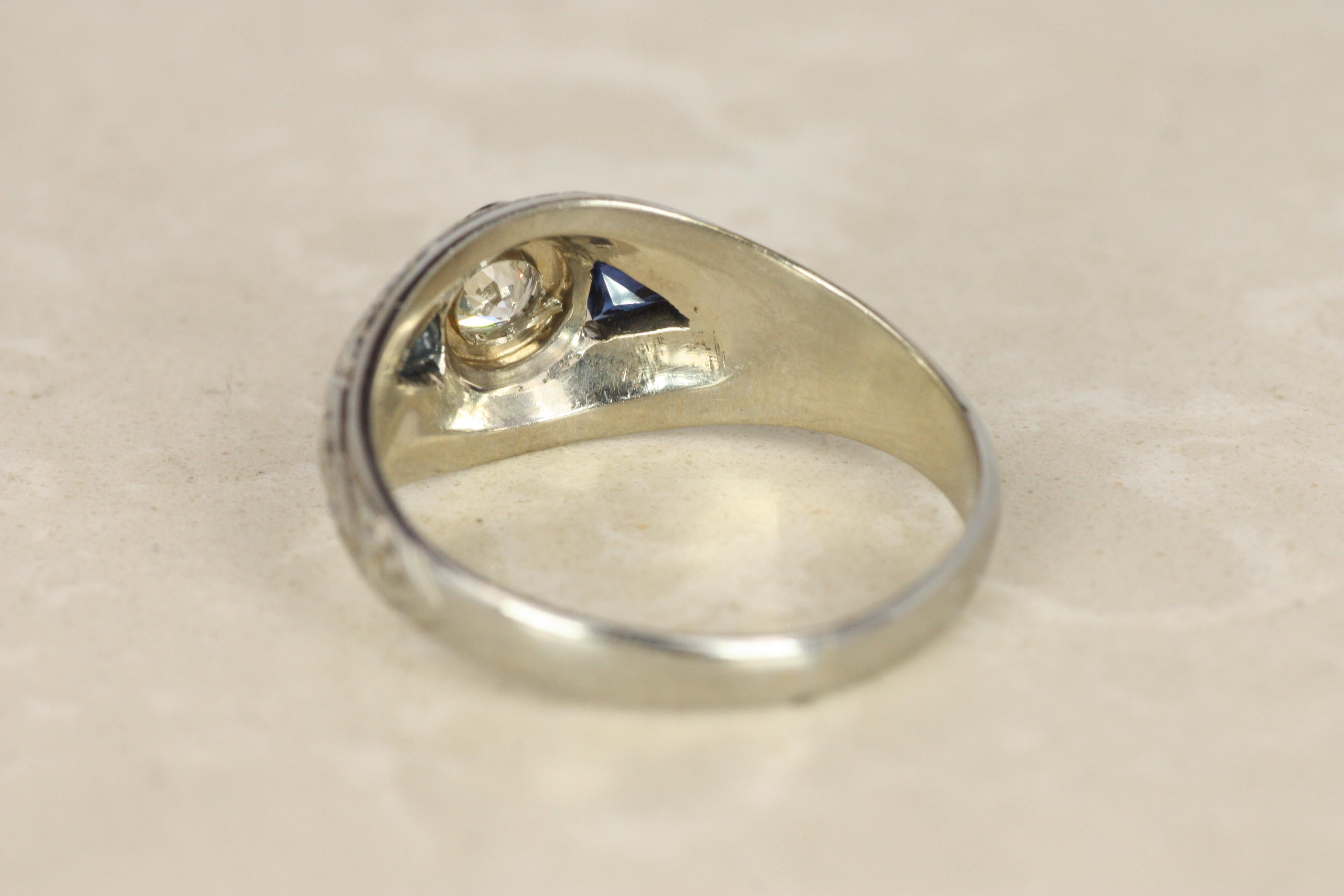Women's or Men's 1920s Art Deco Diamond and Triangular Blue Sapphire Dome Band Ring in White Gold For Sale
