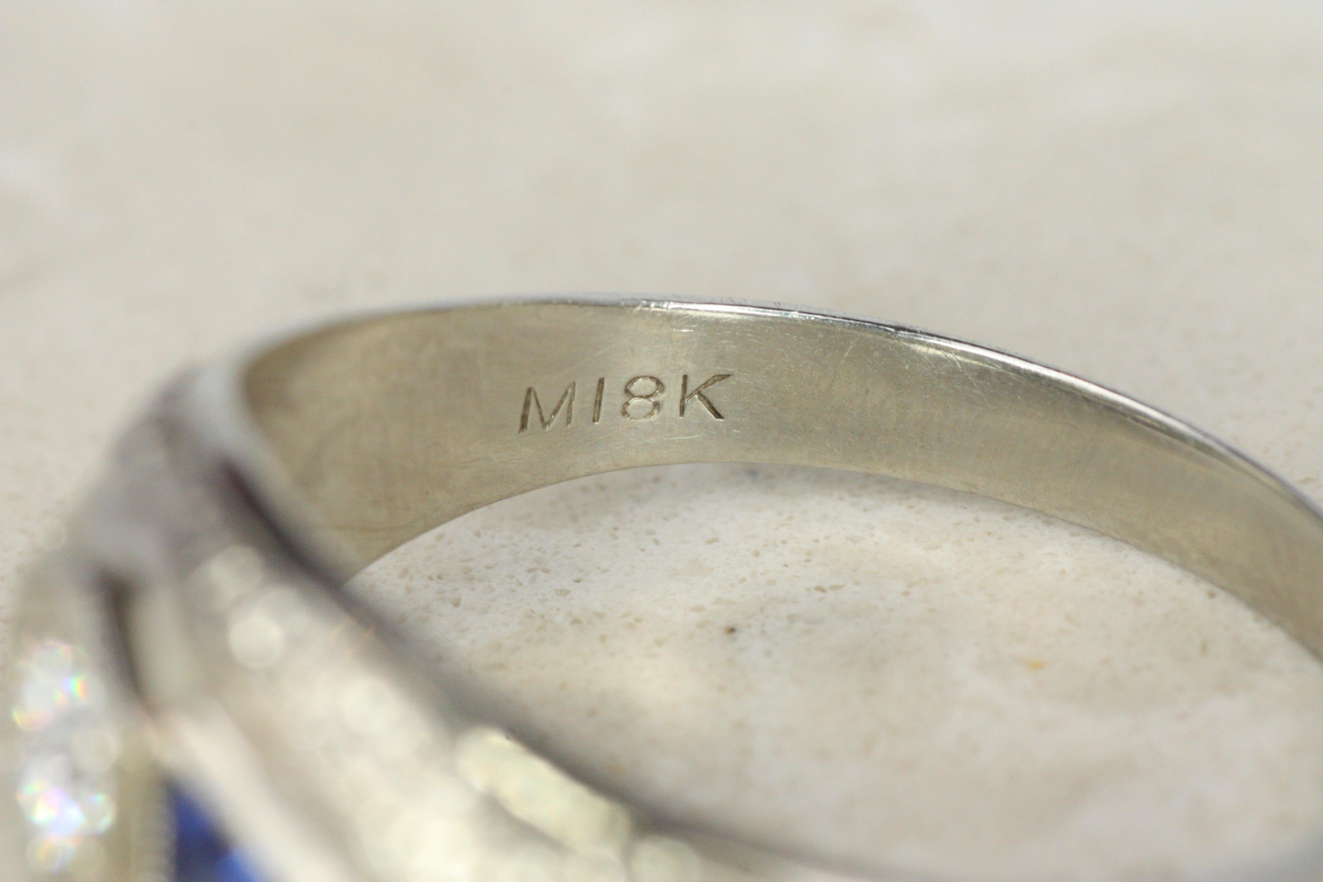 1920s Art Deco Diamond and Triangular Blue Sapphire Dome Band Ring in White Gold For Sale 1