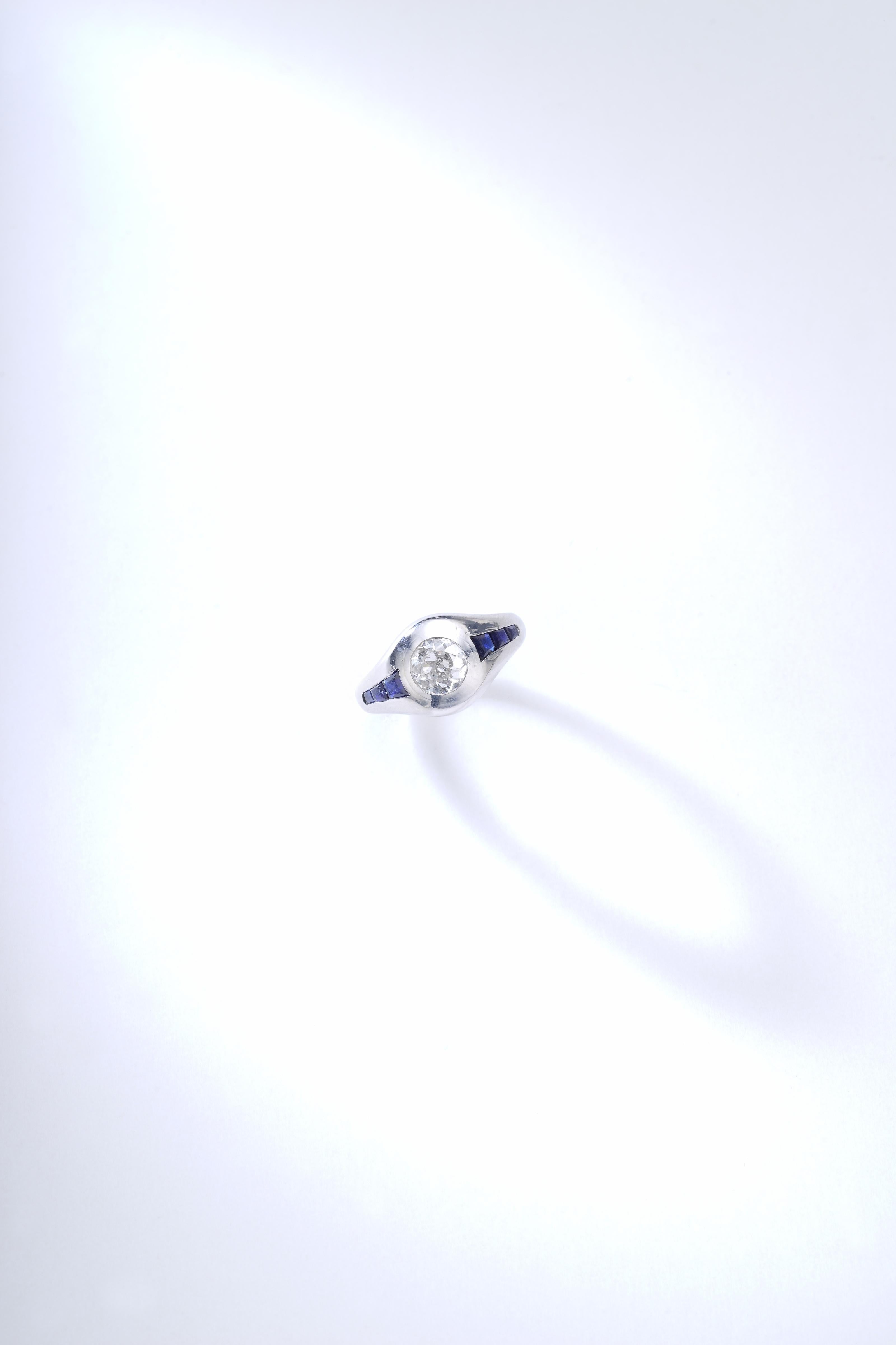 Round Cut Art Deco Diamond Sapphire Platinum Ring 1920S For Sale