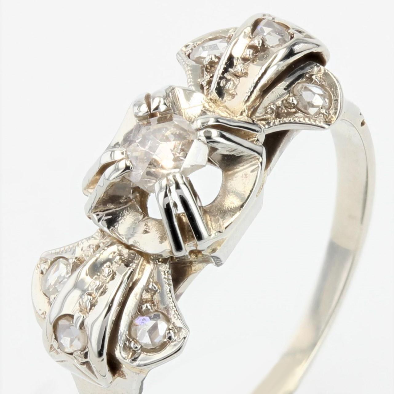 1920s Art Deco Diamonds 18 Karat White Gold Bow Ring In Good Condition For Sale In Poitiers, FR