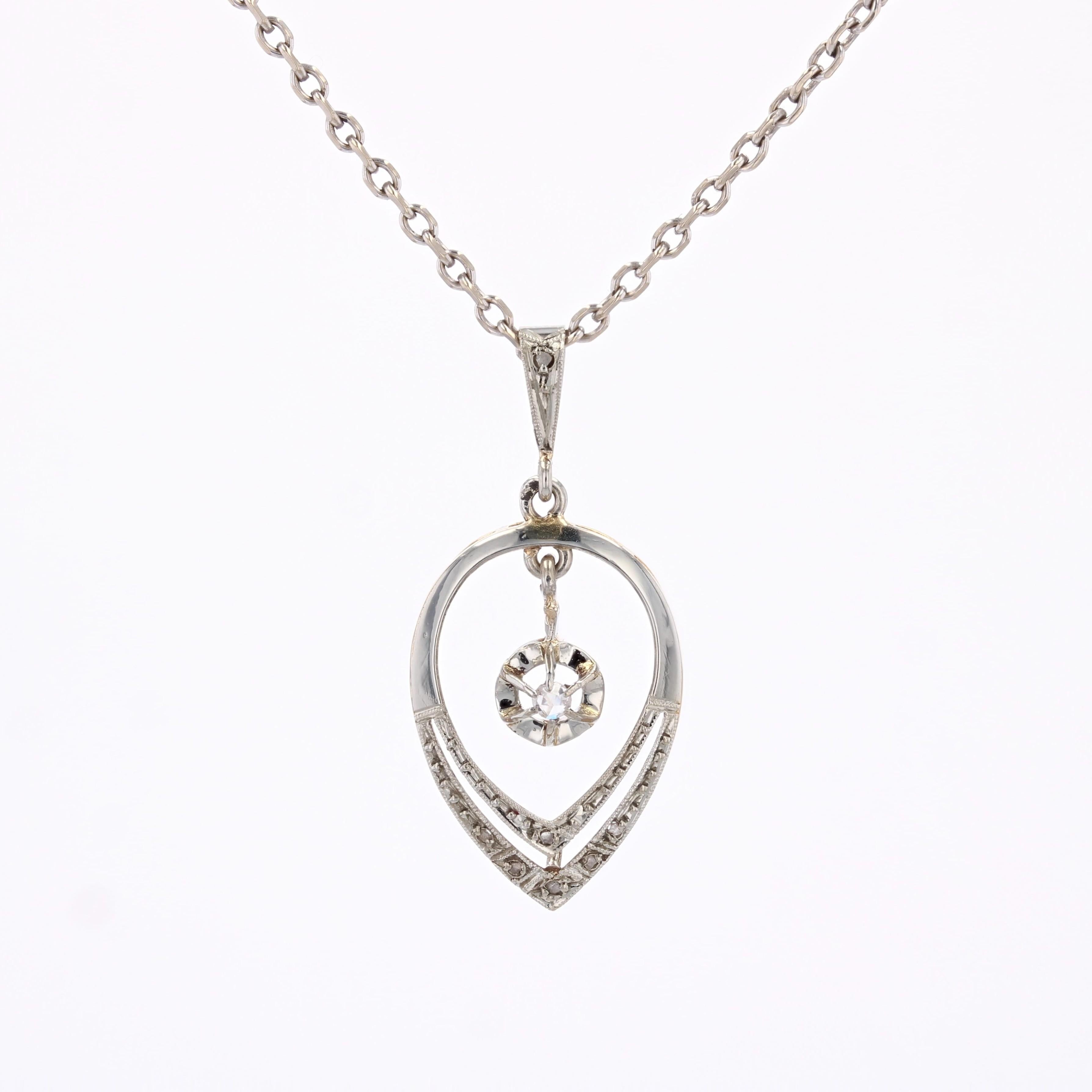 Pendentif en or blanc et jaune 18 carats avec diamants Art Deco des années 1920 en vente 2