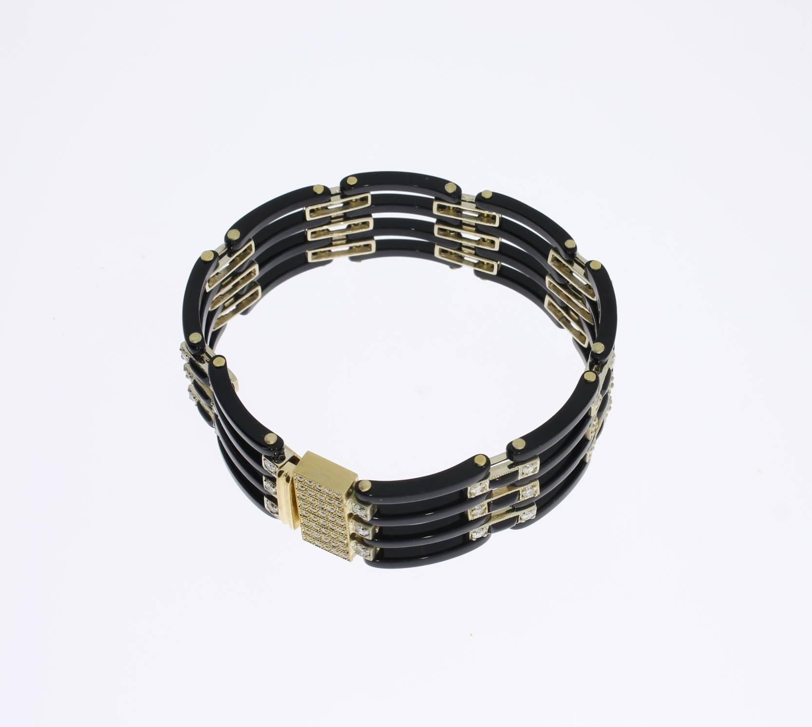 Round Cut 1920s Art Deco Diamonds Onyx 18 Carat Gold Link Bracelet For Sale