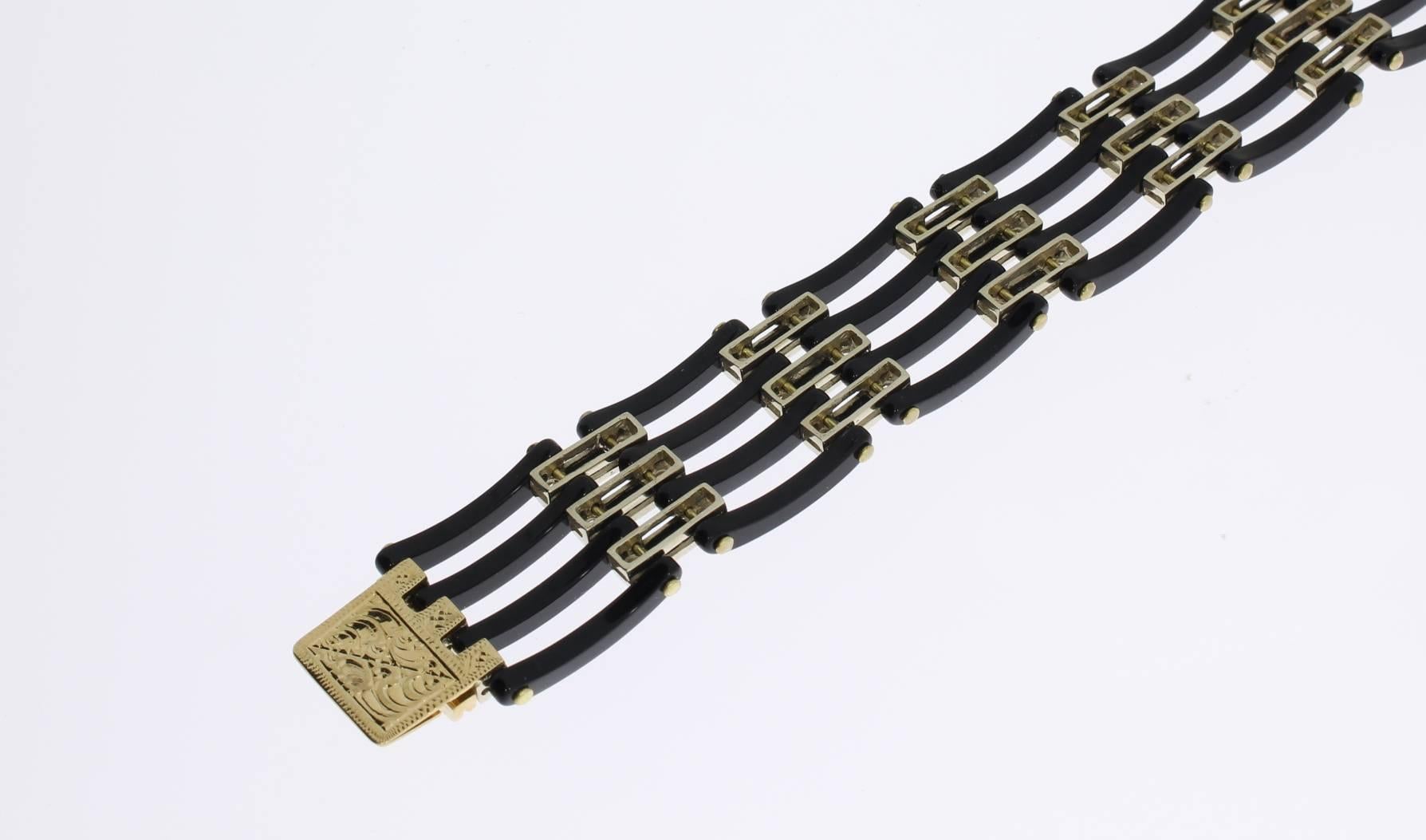 Women's 1920s Art Deco Diamonds Onyx 18 Carat Gold Link Bracelet For Sale